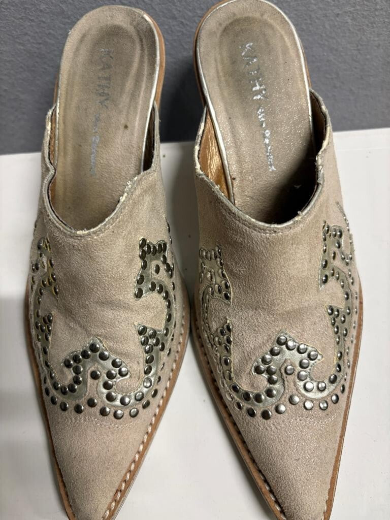 Kathy Van Zeeland Suede Studded Western Mule Heels Beige Pointed Toe Size 7.5