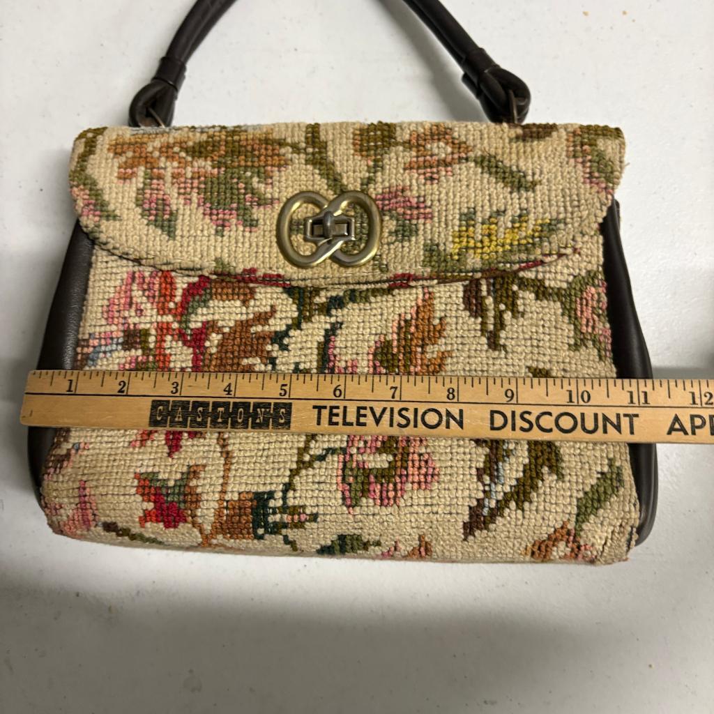 Vintage Floral Needlepoint Tapestry Handbag Kiss Lock Top Handle Purse Beige