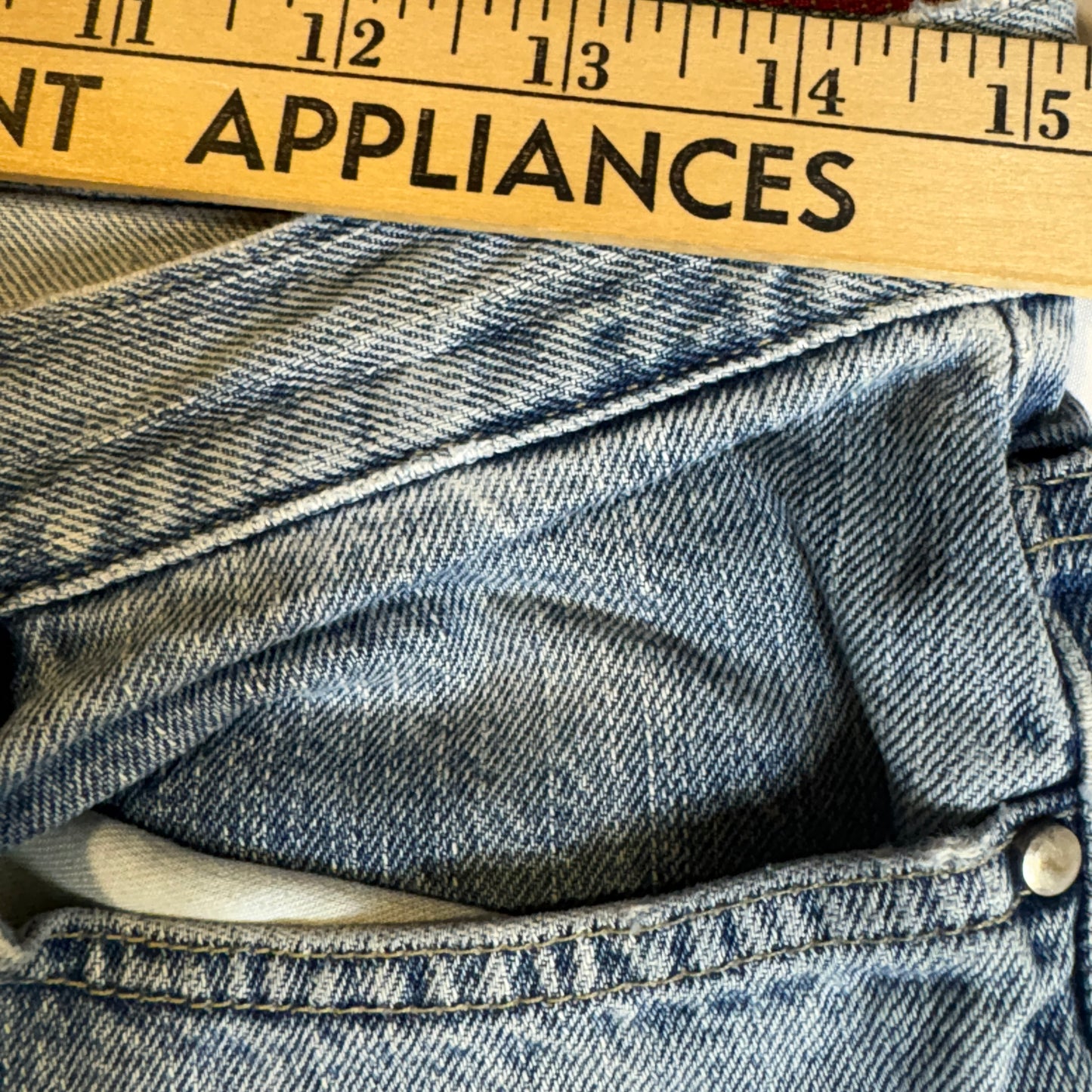 Tommy Hilfiger Jeans Men’s Light Wash Denim Straight Leg Vintage USA Flag Logo