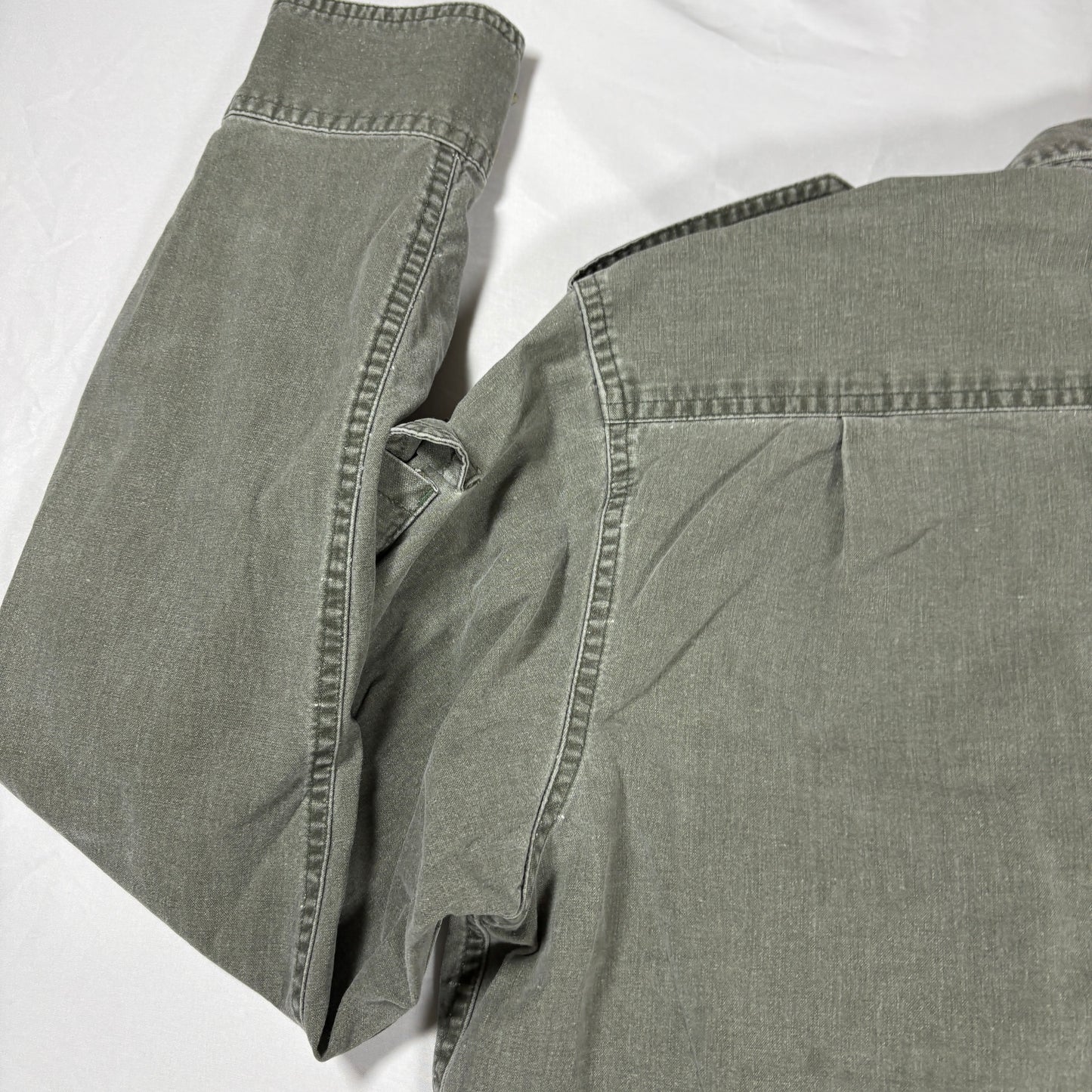 Cabela's Shirt M Green Utility Safari Outdoor Button Up Pockets Epaulets Cotton
