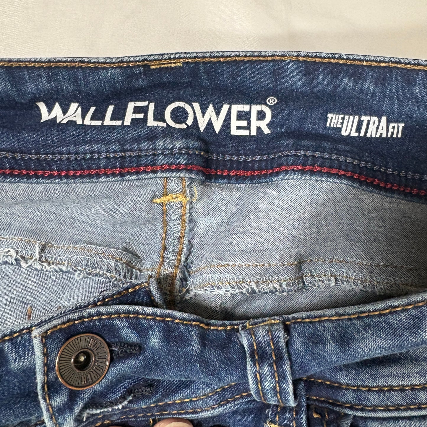 WallFlower Ultra Fit Jeans Women Sz 15 Blue Raw Hem Stretch Denim Casual Pants