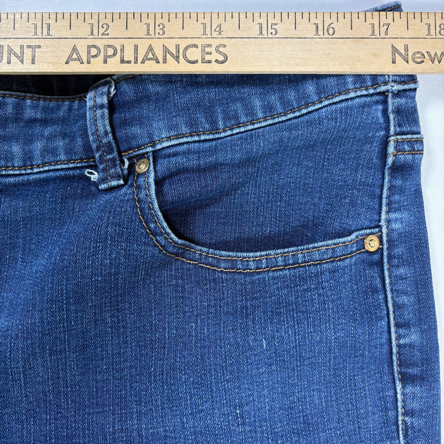 Chico’s So Slimming Jeans Women 2 Reg Blue Stretch Straight Denim Classic Pants