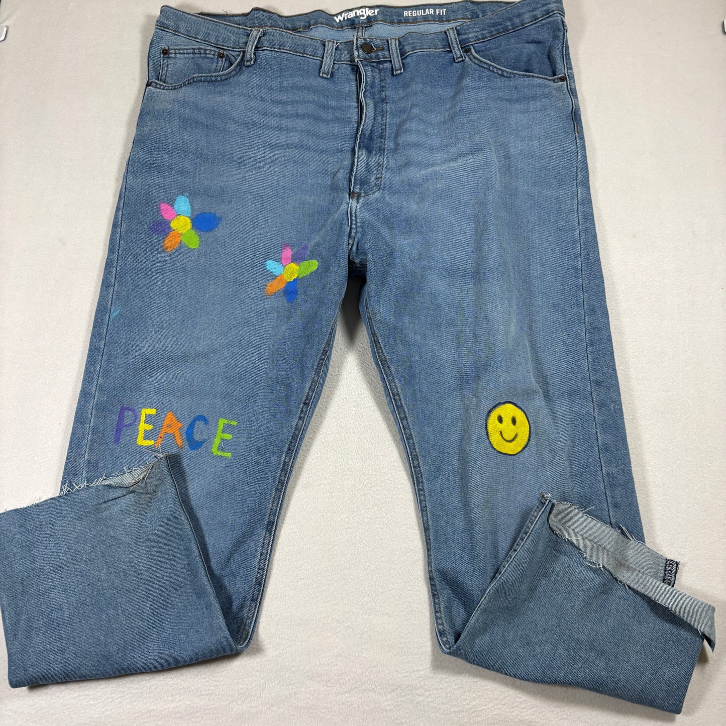 Wrangler Jeans Mens 48x32 Blue Regular Fit Peace Flower Smiley Patch Denim Pants