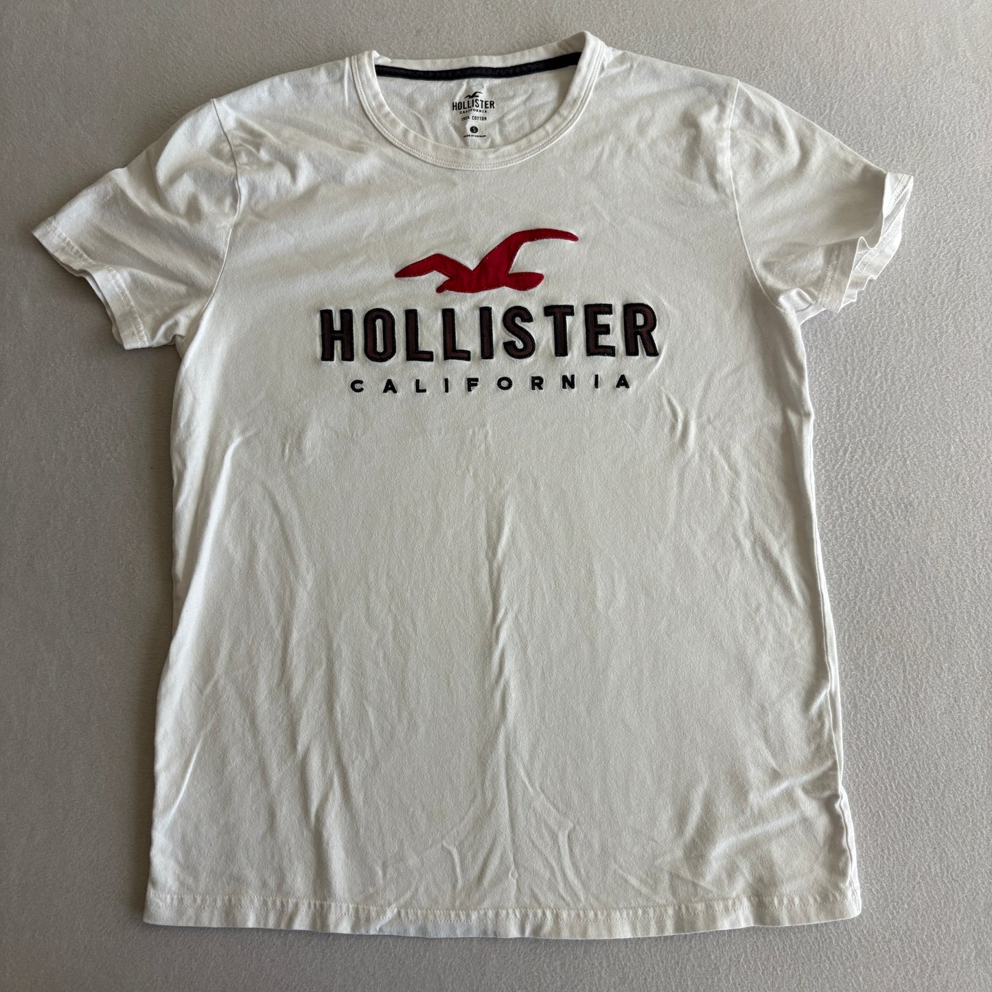 Hollister T Shirt Mens Small White Red Logo Graphic Tee Casual Surf Cali Tshirt