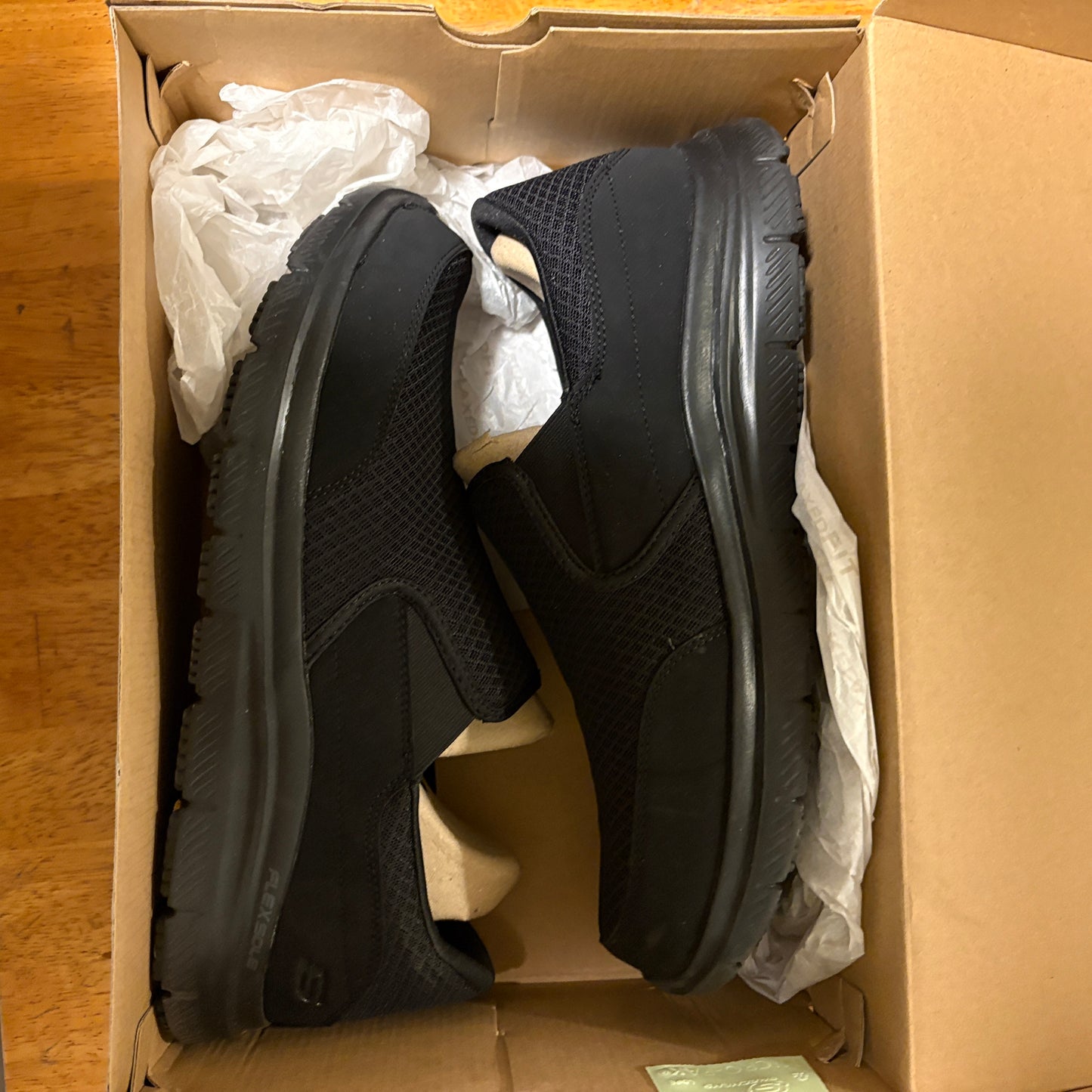 Skechers Work Mens 11 Black Slip Resistant Memory Foam Relaxed Fit Shoes NIB