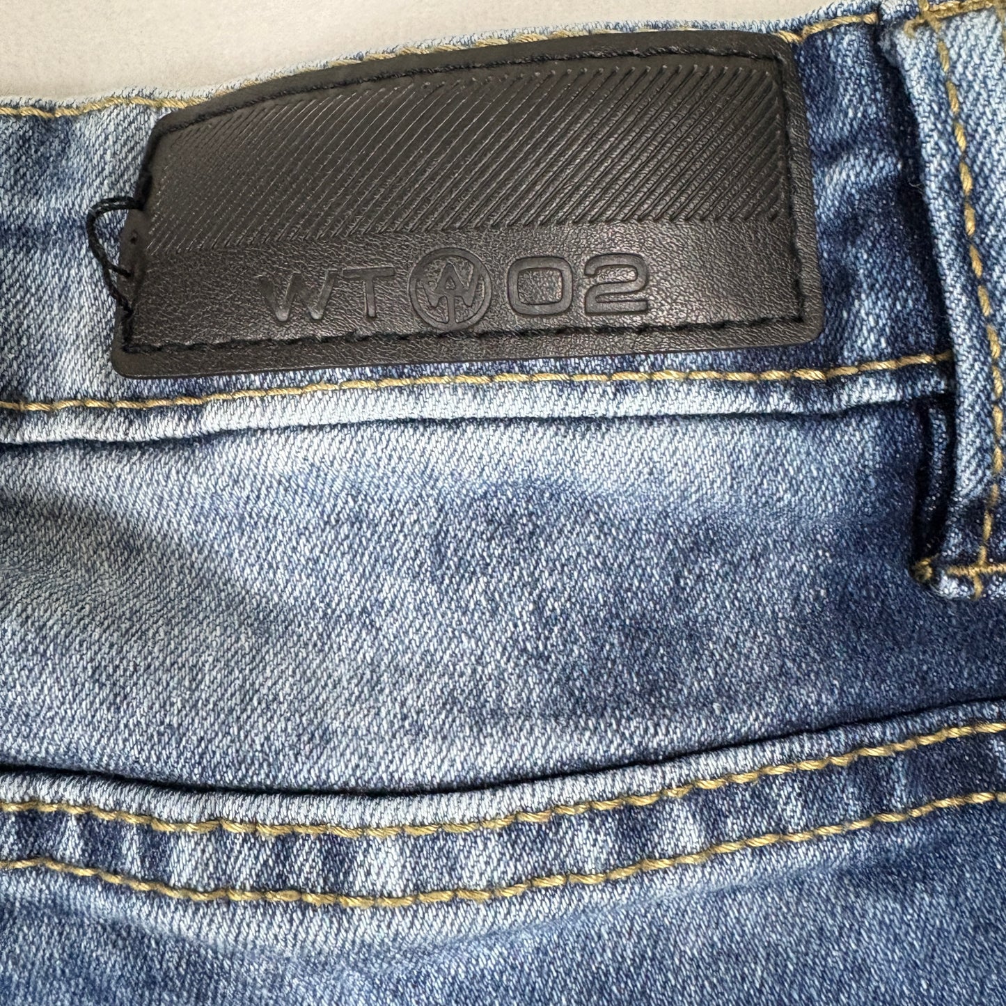 WT02 Mens Jeans 32x30 Straight Leg Blue Denim Faded Wash Y2K 90s Grunge Casual