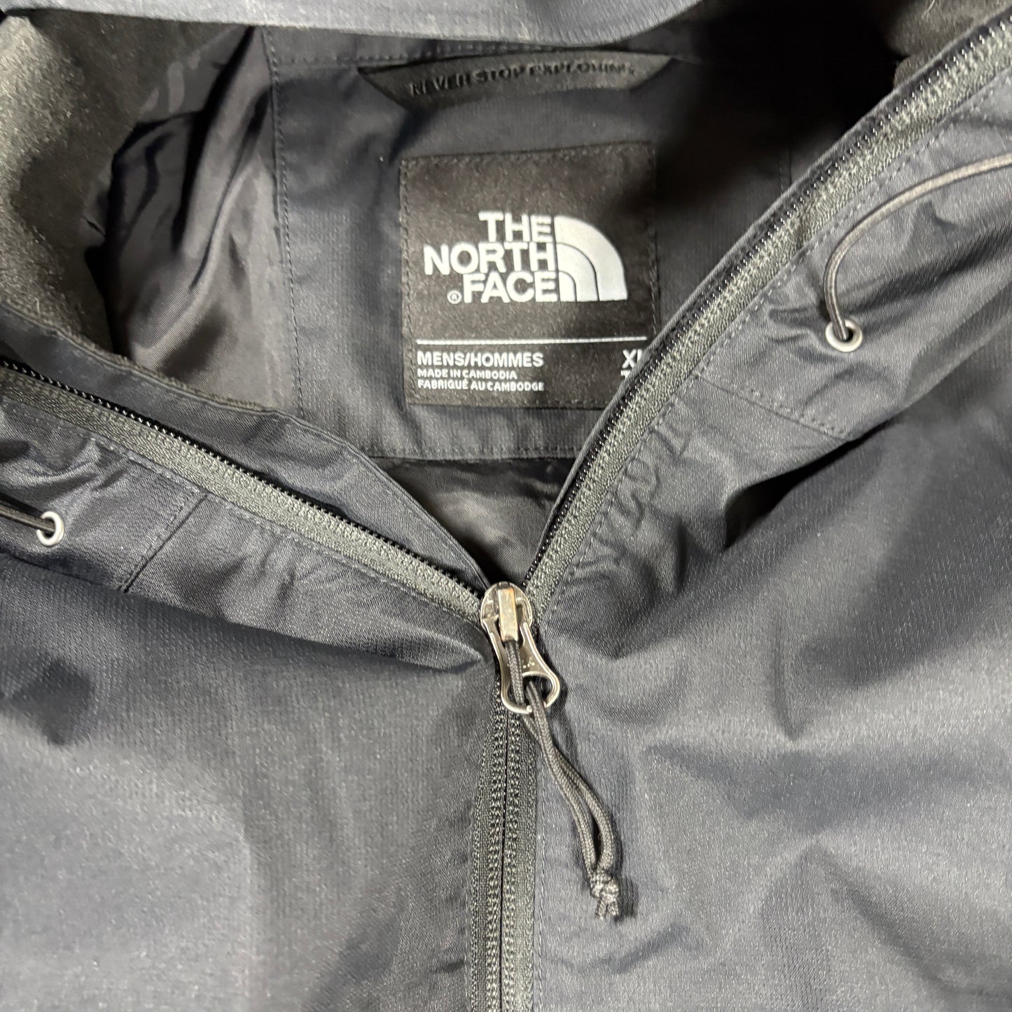 The North Face Men’s Black Hooded Full-Zip Windbreaker Jacket XL