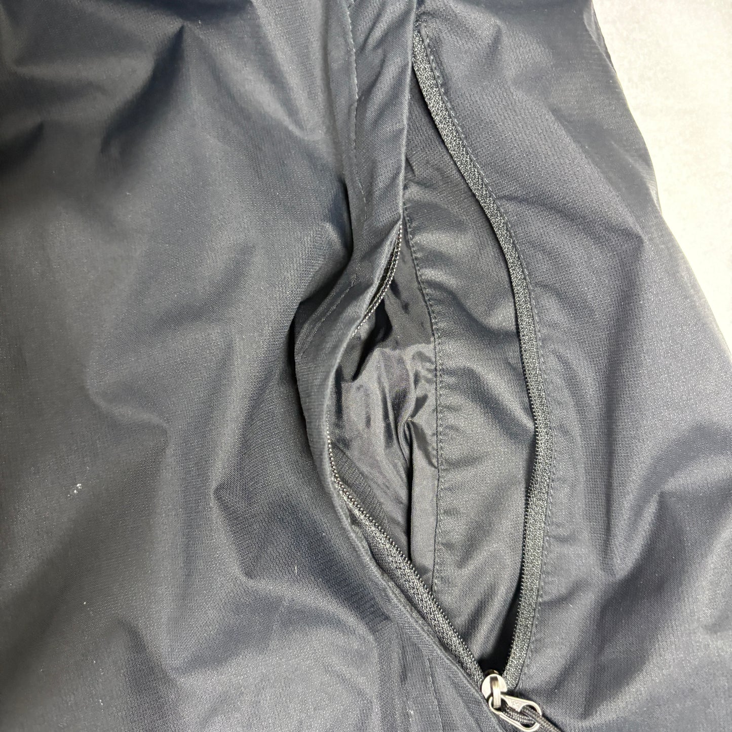 The North Face Men’s Black Hooded Full-Zip Windbreaker Jacket XL