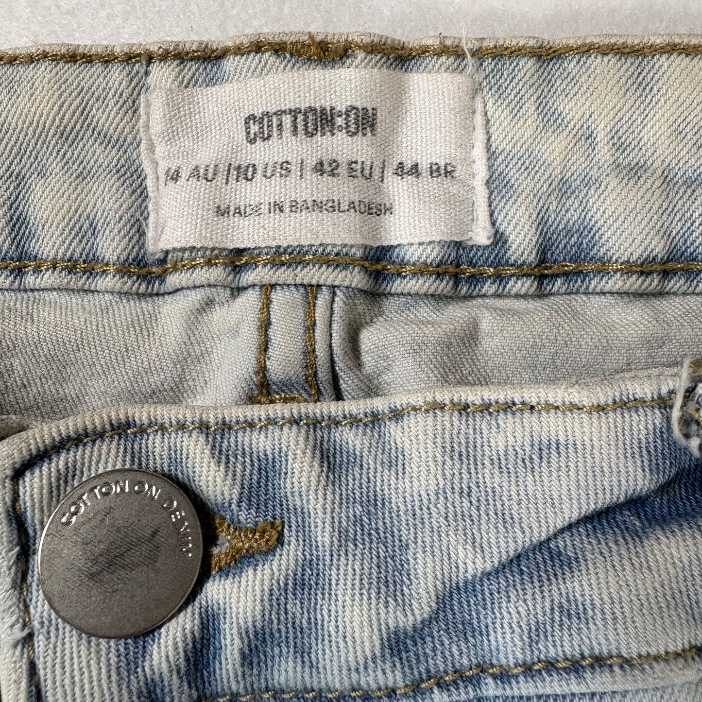 Cotton On Stretch Mom Jeans Women’s 10 Light Wash Baggy High Rise Distressed Denim
