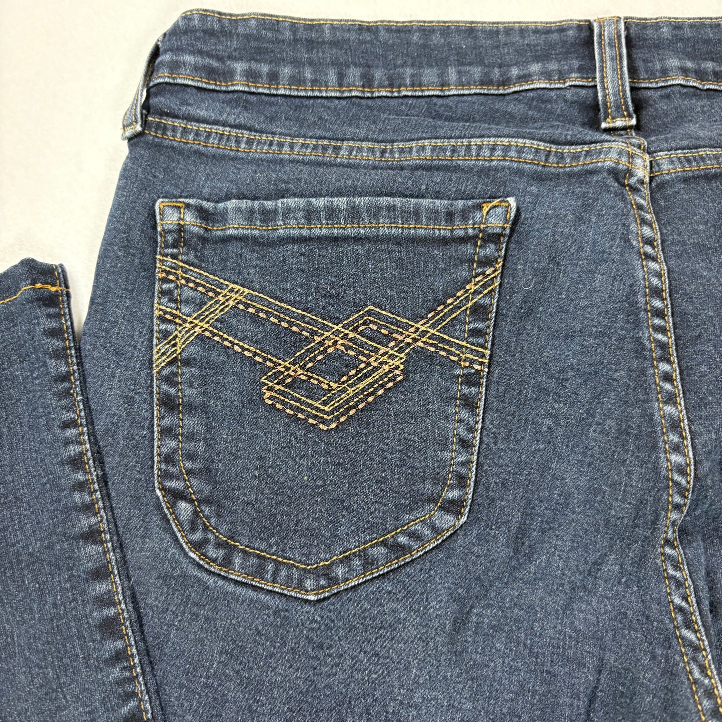 Denizen from Levi’s Totally Shaping Bootcut Jeans Women’s 14 Dark Wash Stretch