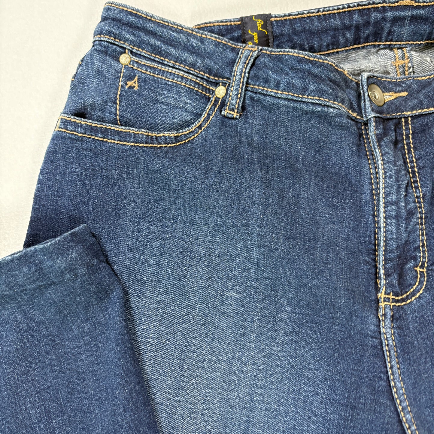 Aura Wrangler Jeans Women’s Bootcut Dark Wash Denim Mid Rise Stretch Blue