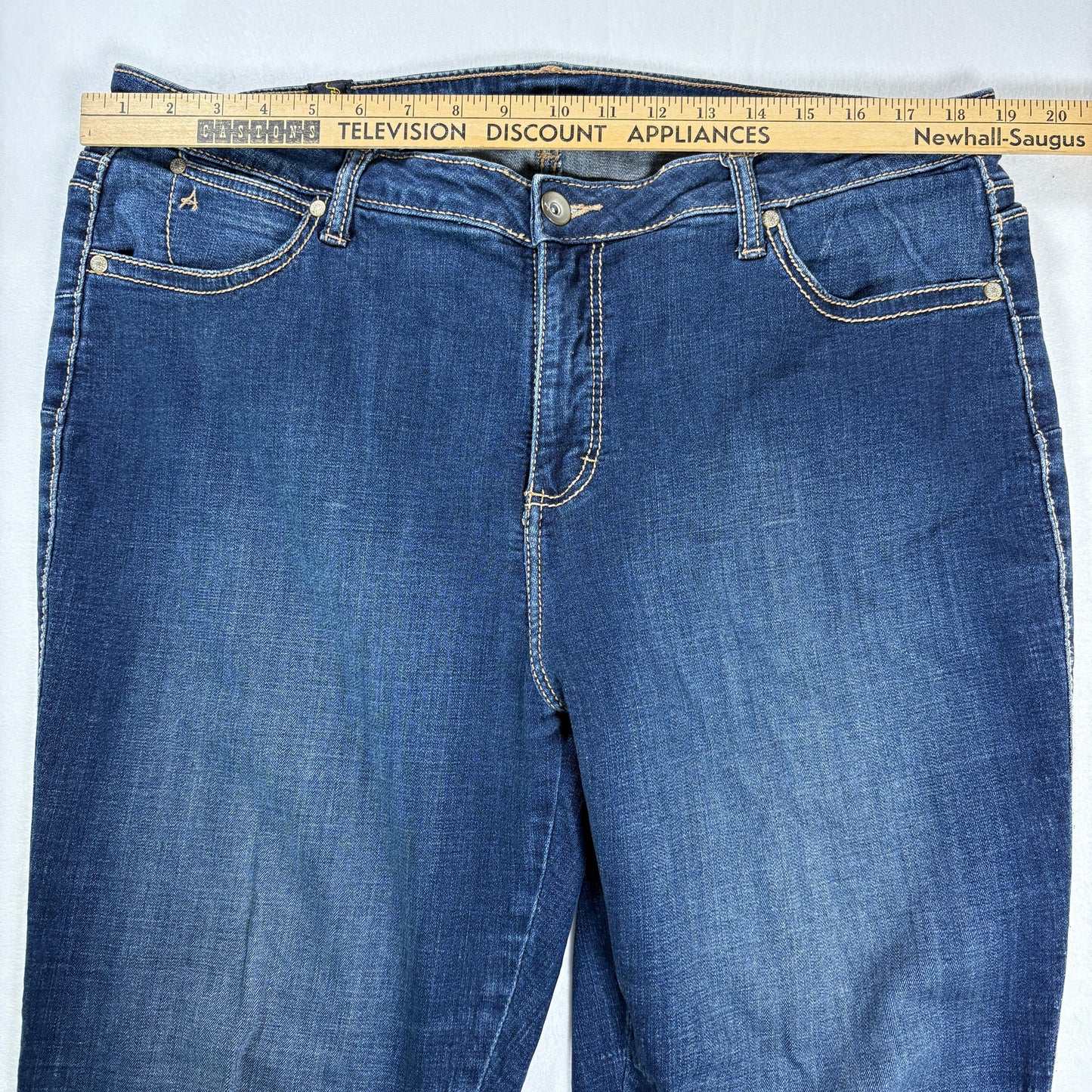 Aura Wrangler Jeans Women’s Bootcut Dark Wash Denim Mid Rise Stretch Blue