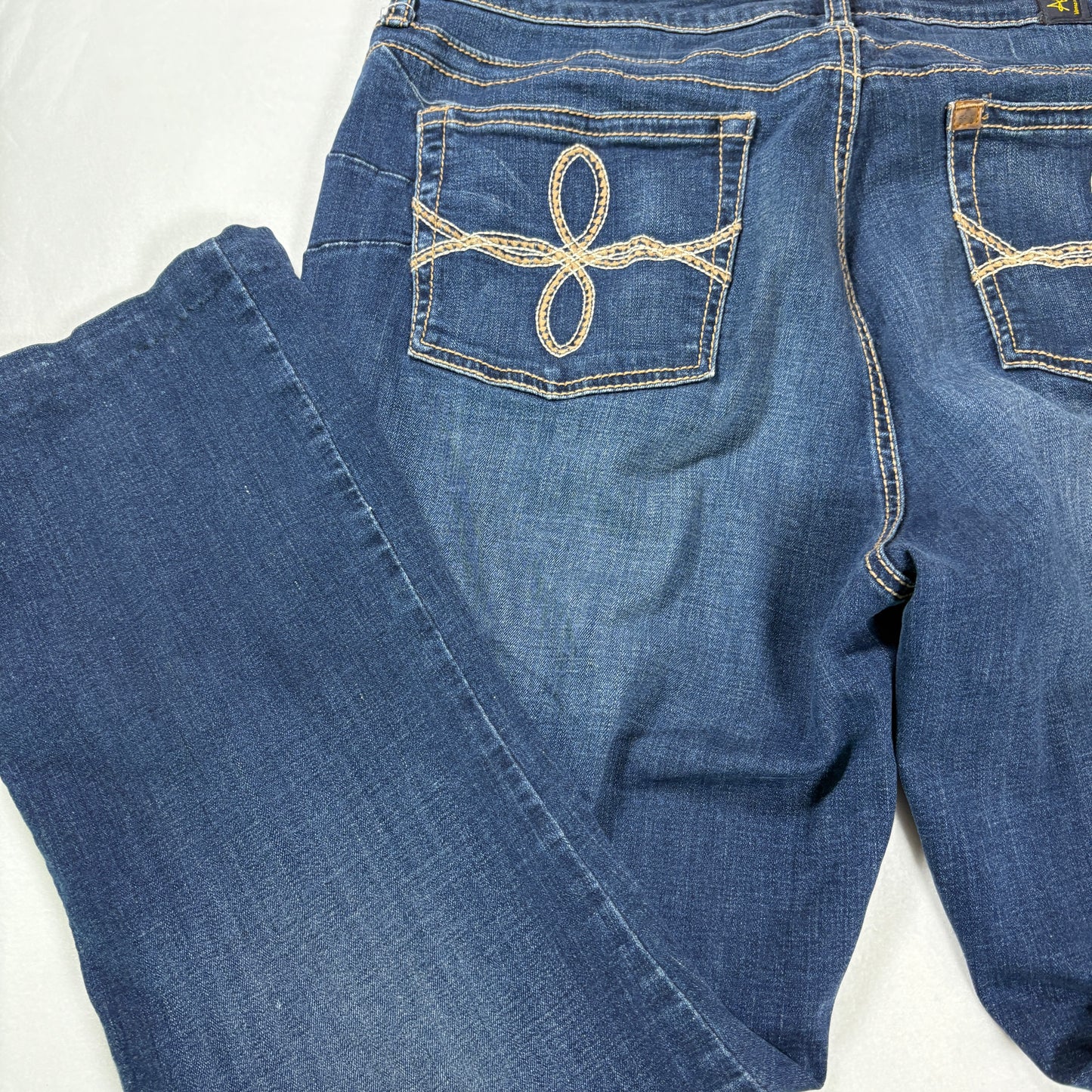 Aura Wrangler Jeans Women’s Bootcut Dark Wash Denim Mid Rise Stretch Blue