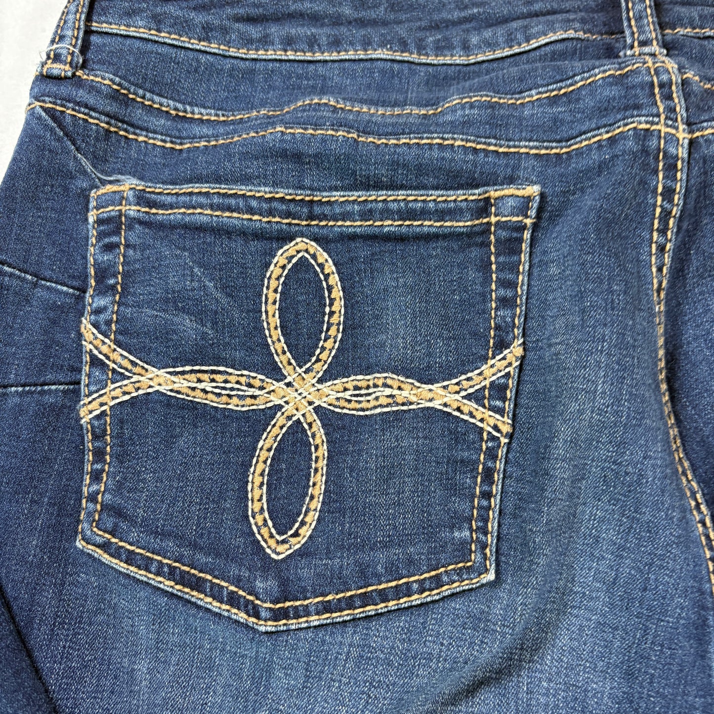 Aura Wrangler Jeans Women’s Bootcut Dark Wash Denim Mid Rise Stretch Blue