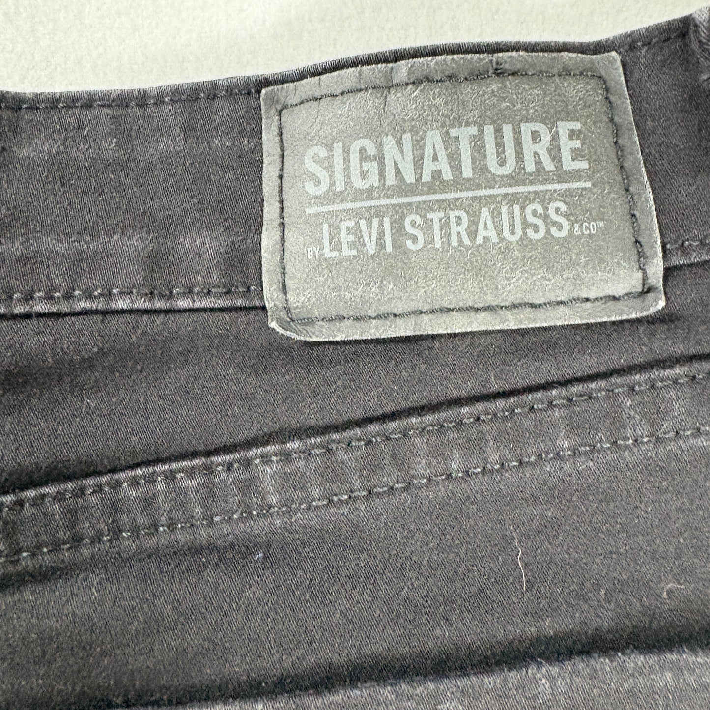 Levi’s Signature Jeans Women’s 8M Black Mid Rise Skinny Stretch Denim