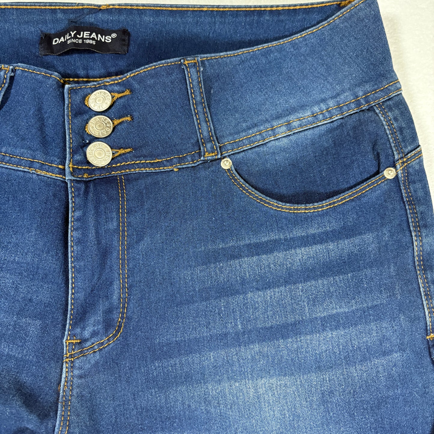 Daily Jeans Women’s 13 Dark Wash Skinny Stretch Denim Mid Rise Triple Button