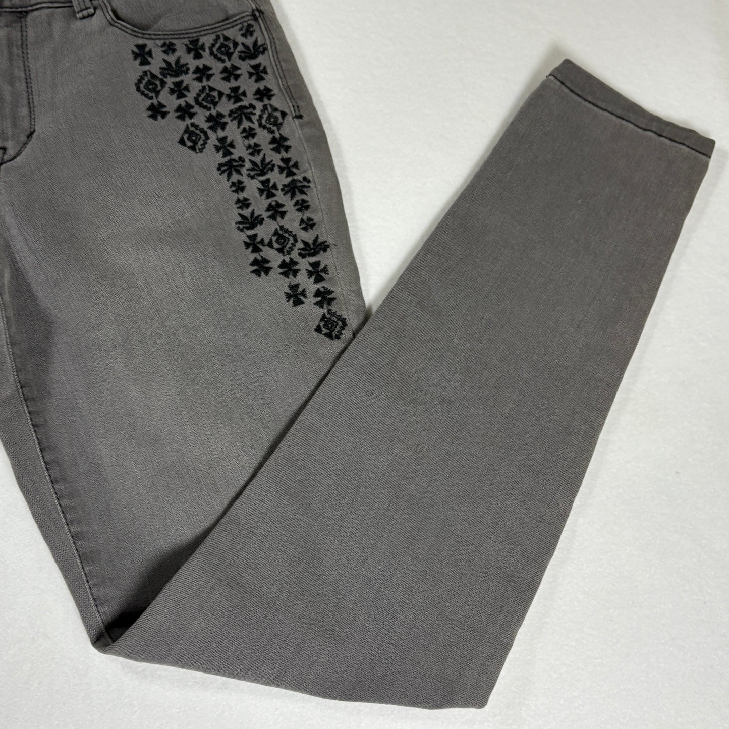 Style & Co Denim Women’s Jeans Size 4 Gray Skinny Leg Embroidered Stretch Pants