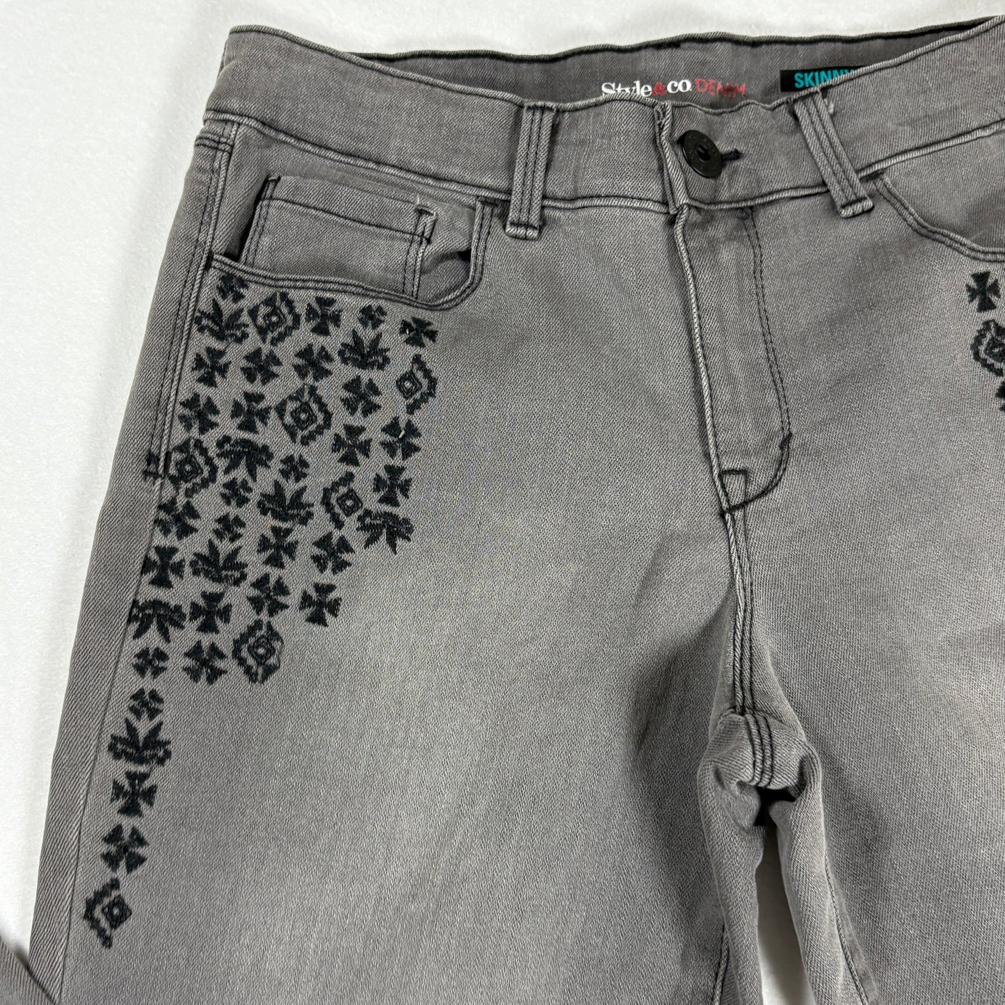 Style & Co Denim Women’s Jeans Size 4 Gray Skinny Leg Embroidered Stretch Pants