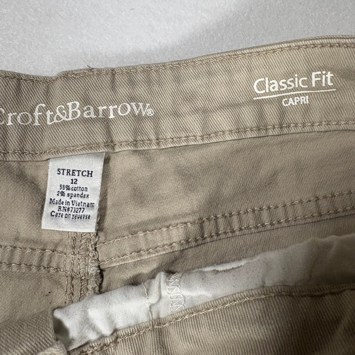 Croft & Barrow Pants Women’s 12 Capri Classic Fit Khaki Stretch Casual