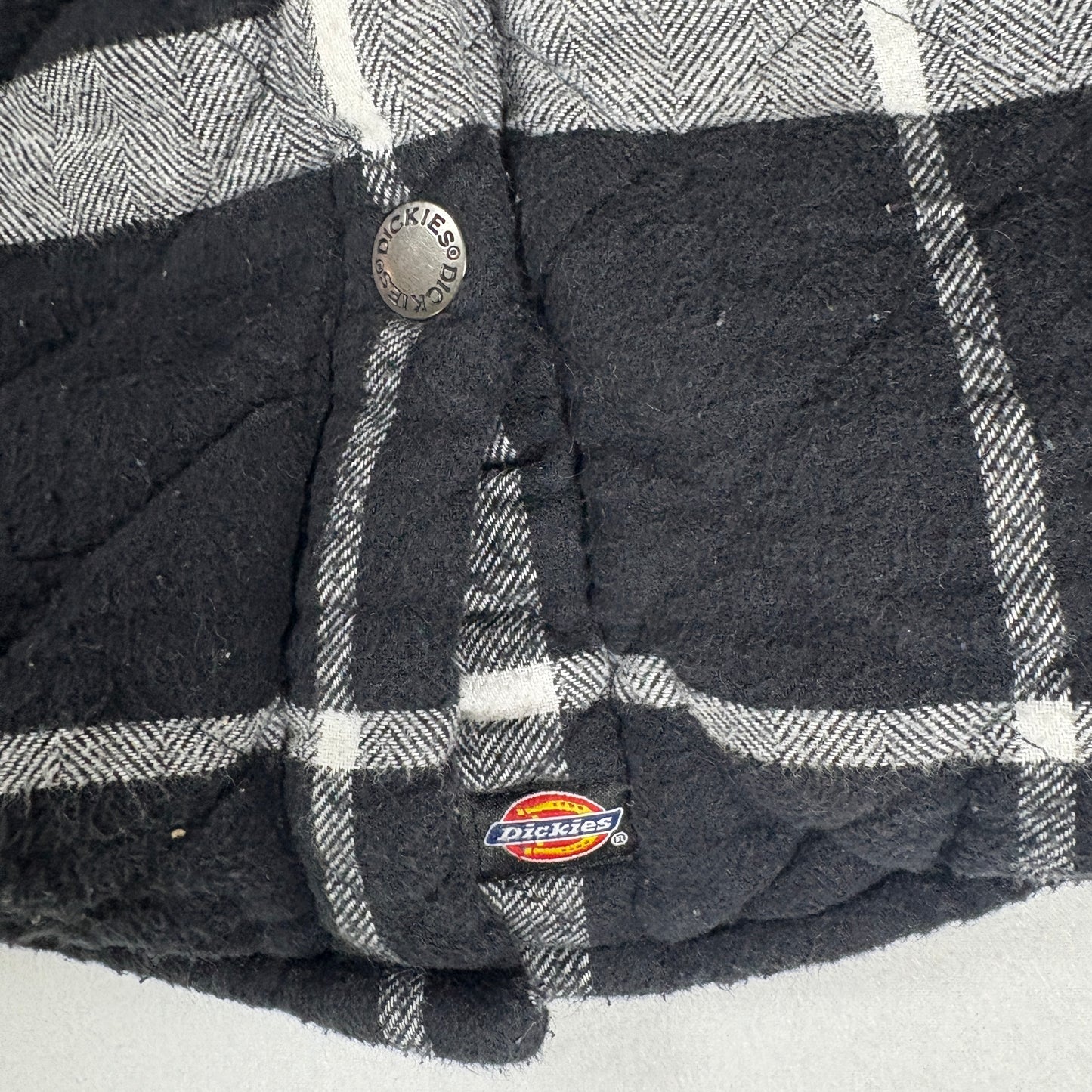 Dickies Flannel Jacket Women’s Small Black Gray Plaid Quilted Lined Shacket
