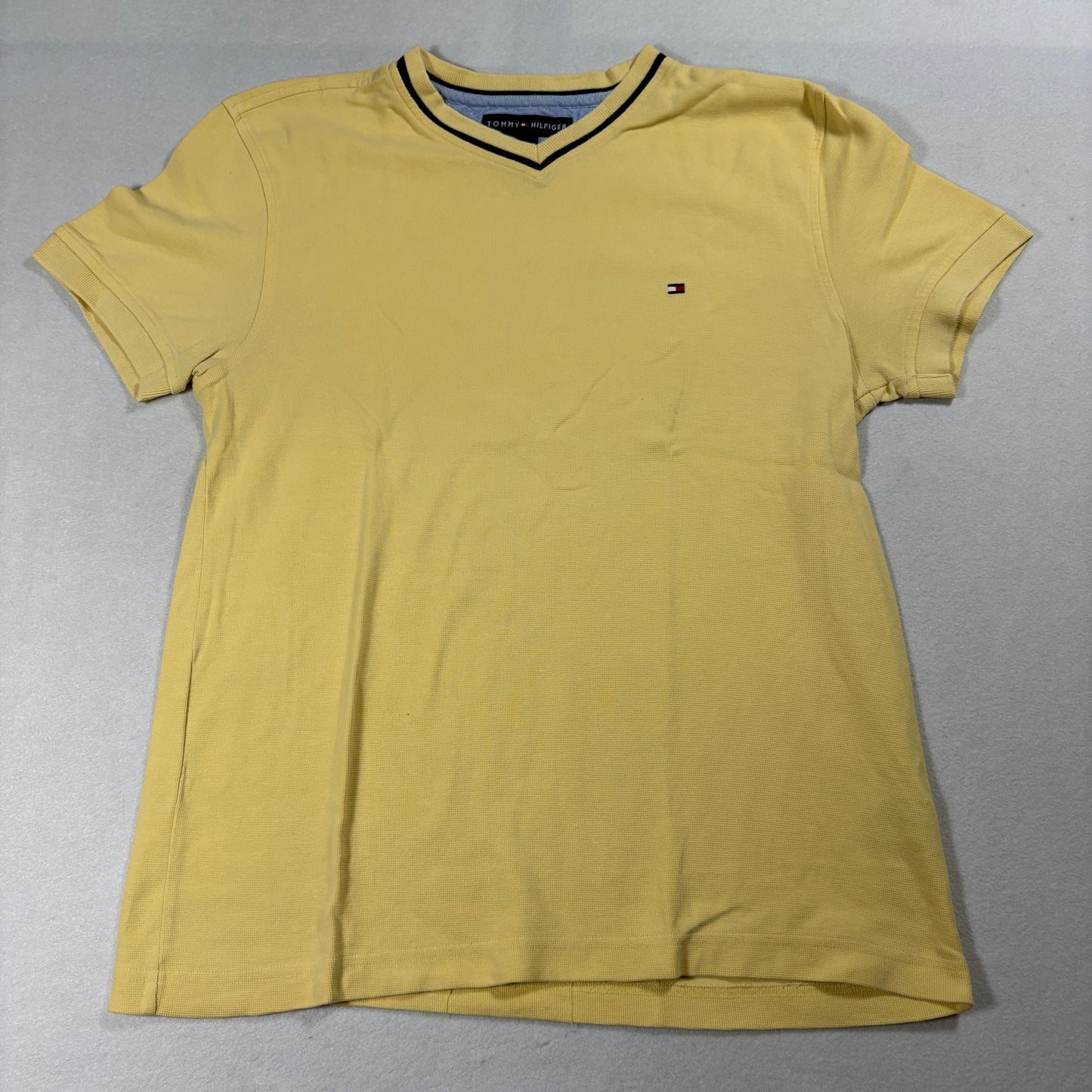Tommy Hilfiger T Shirt Mens Small Yellow V Neck Minimal Logo Casual Classic Tee