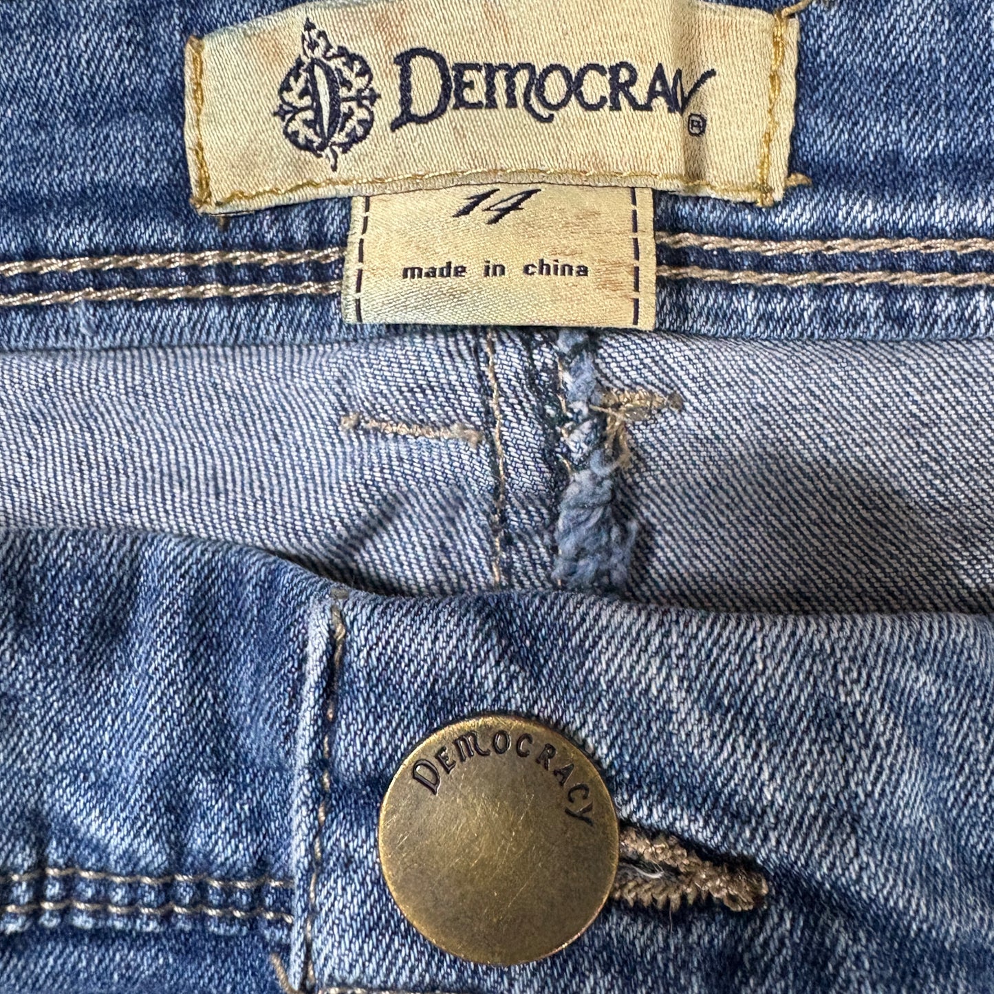 Democracy Women’s Jeans Size 14 Blue Straight Leg Faded Wash Stretch Denim Pants
