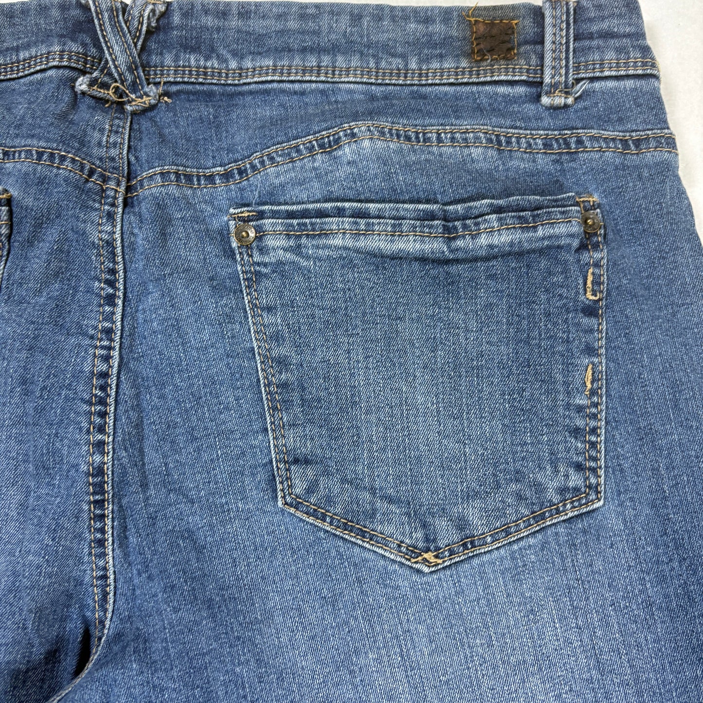 Democracy Women’s Jeans Size 14 Blue Straight Leg Faded Wash Stretch Denim Pants