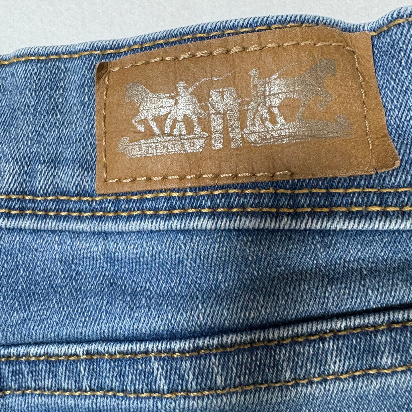 Levi’s 512 Women’s Jeans 14P W32 L30 Straight Leg Light Wash Perfectly Slimming