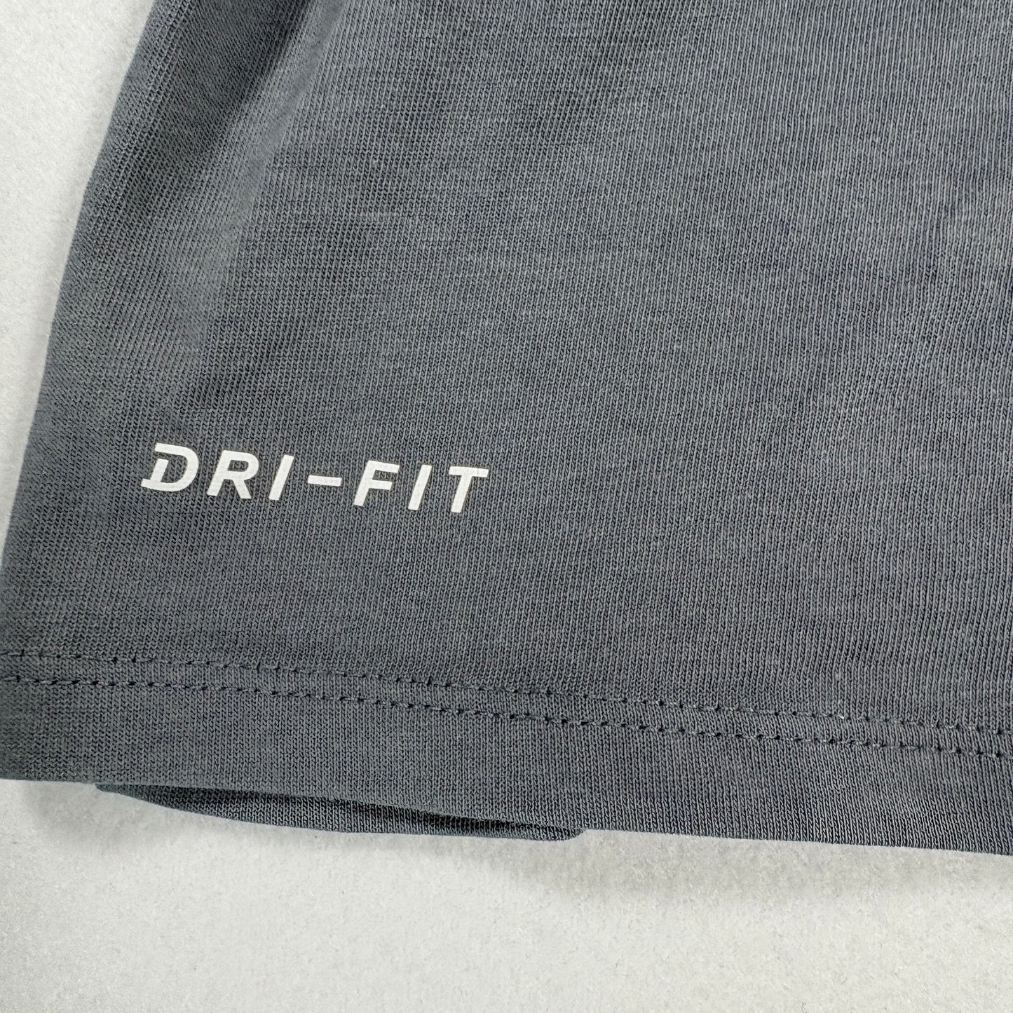 Nike Dri-FIT T-Shirt Mens Large Gray Athletic Cut Graphic Training Sports Tee