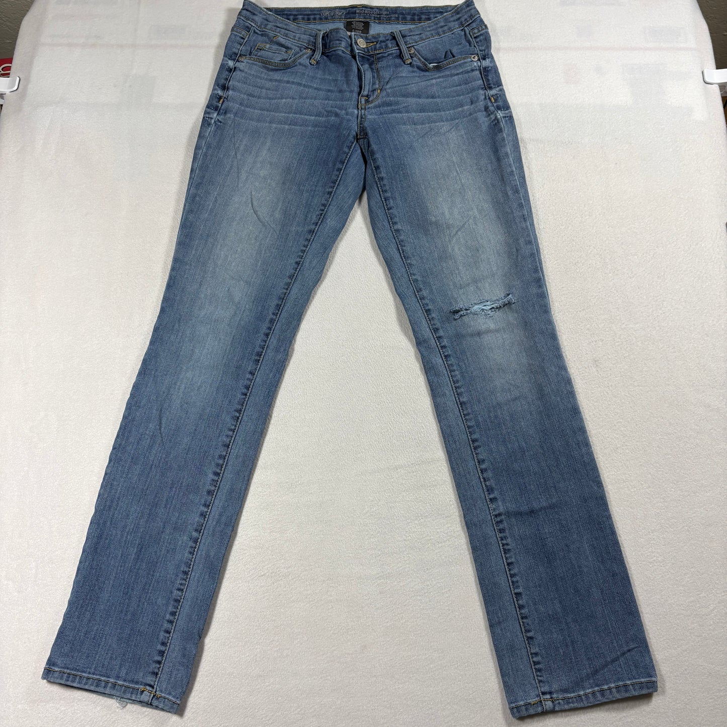 Mid Rise Straight Jeans Womens 6/28R Light Wash Distressed Casual Y2K Style Look