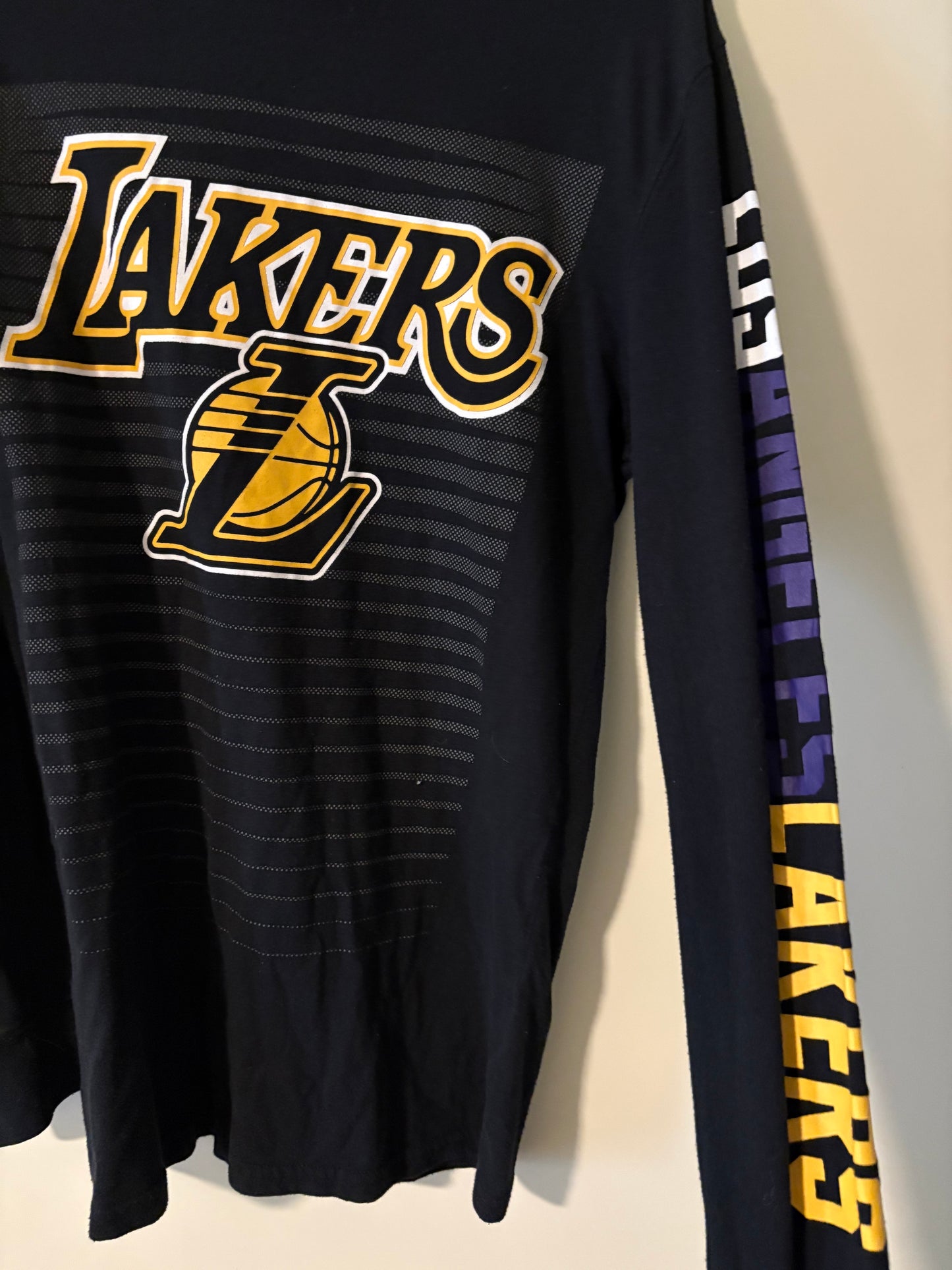 Official NBA Los Angeles Lakers Long Sleeve Shirt – Men’s Medium – Black Gold Purple – Vintage Style Fan Apparel