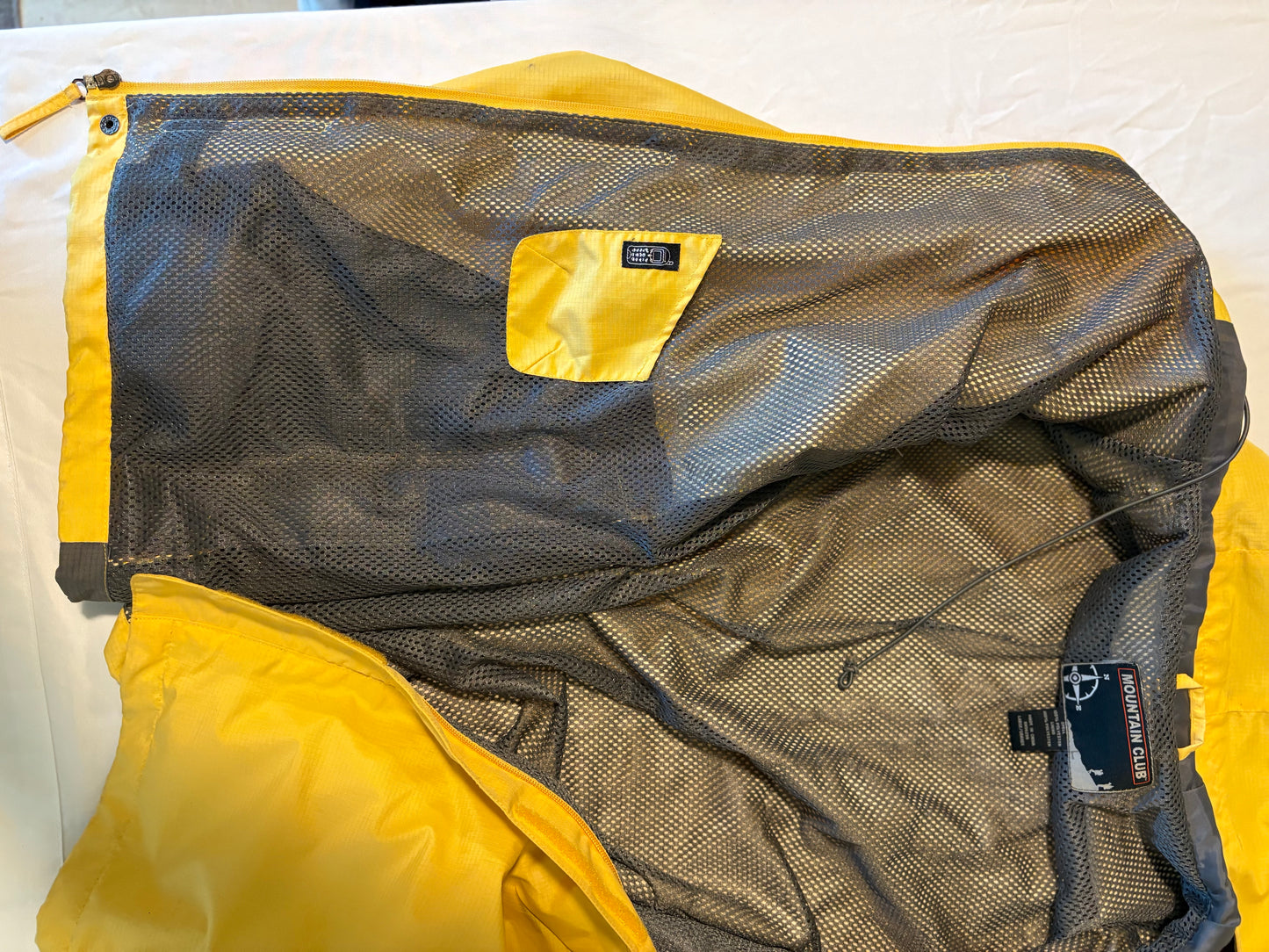 Mountain Club Mens Large Yellow Waterproof Hooded Rain Jacket Hiking Outdoor Lined