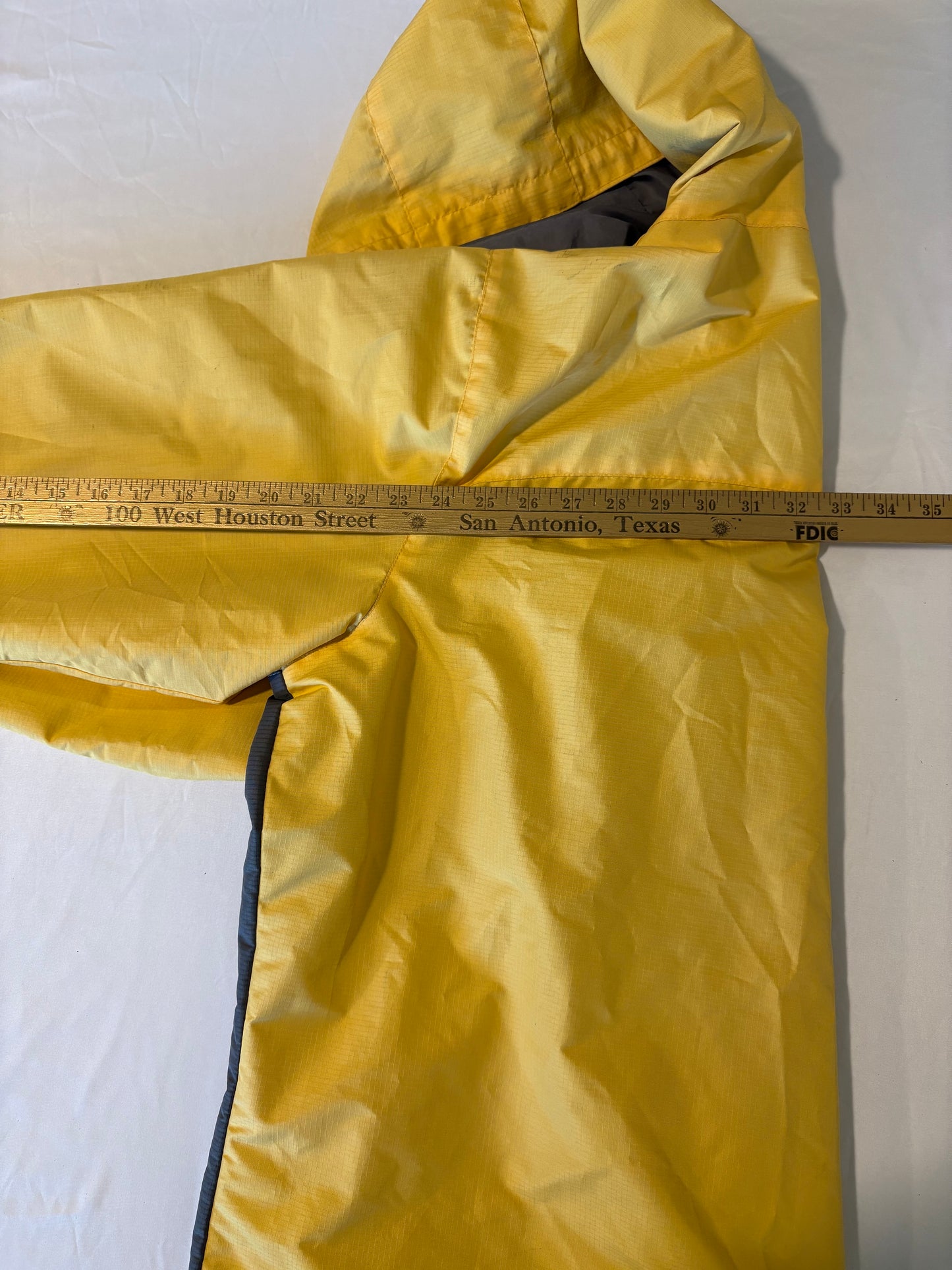 Mountain Club Mens Large Yellow Waterproof Hooded Rain Jacket Hiking Outdoor Lined
