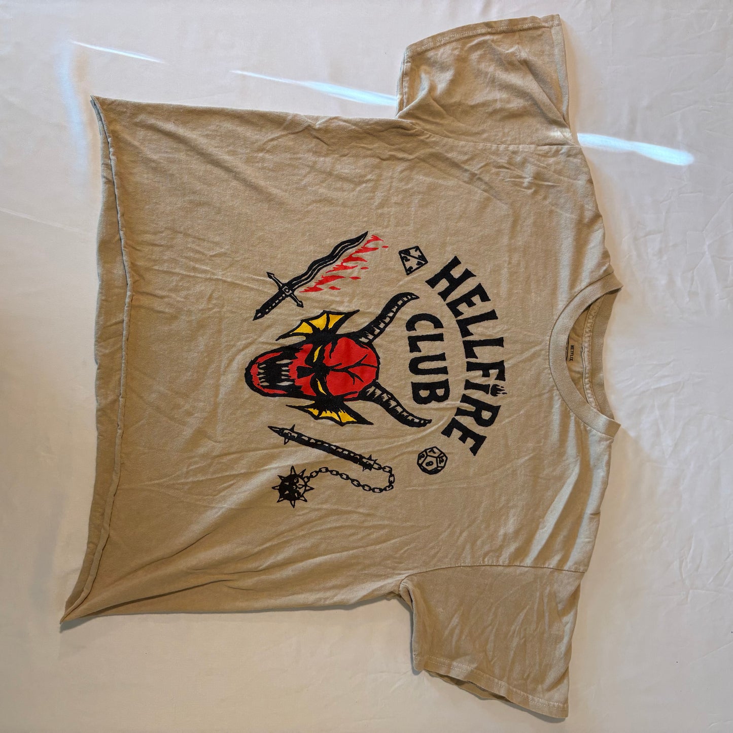Stranger Things Hellfire Club T-Shirt Large Netflix D&D Logo Beige Graphic Tee