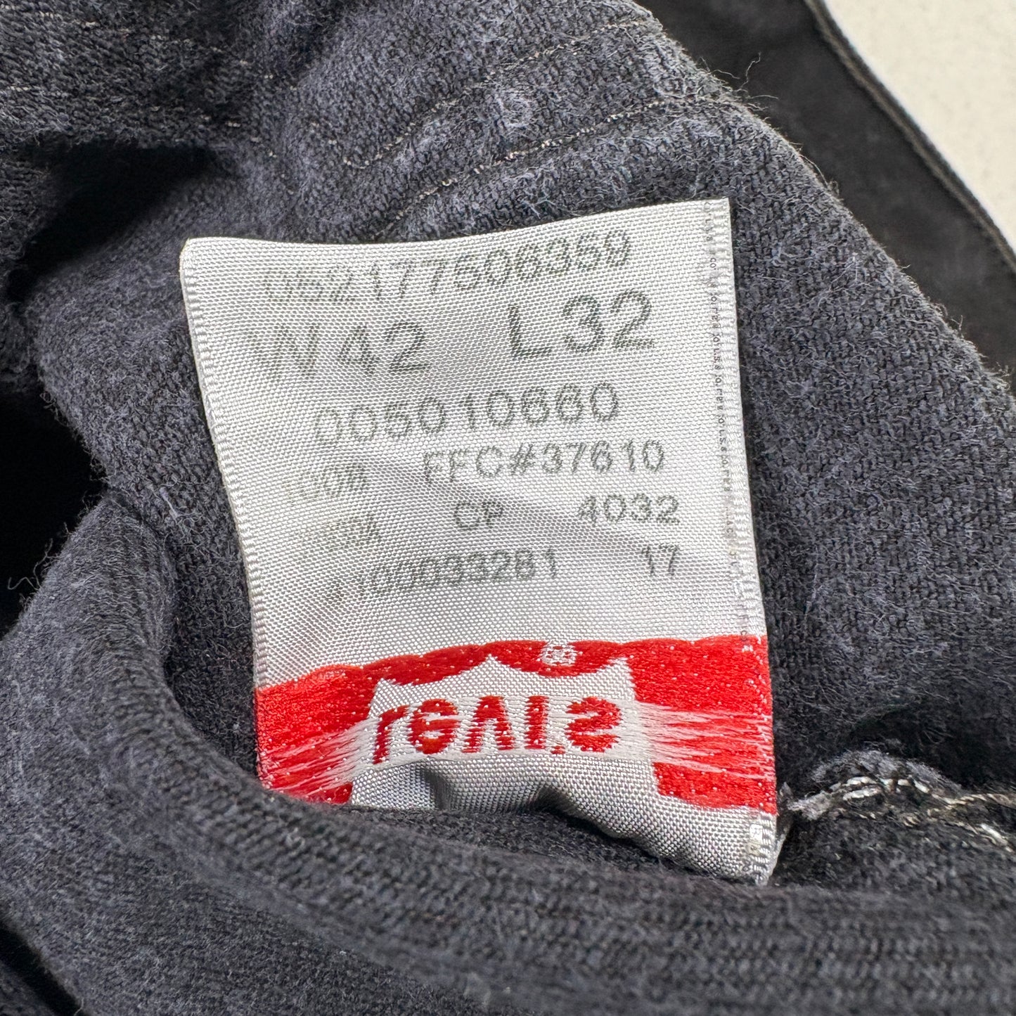 Levis Mens 501 Black Jeans 42x32 Button Fly Straight Leg Y2K Grunge Vintage