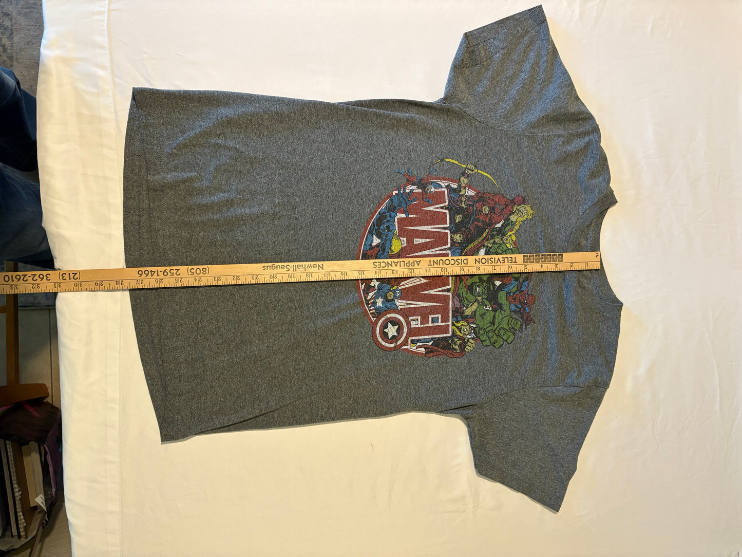 Marvel Superheroes Shirt Men’s M Gray Graphic Tee Avengers Hulk Thor Spider-Man