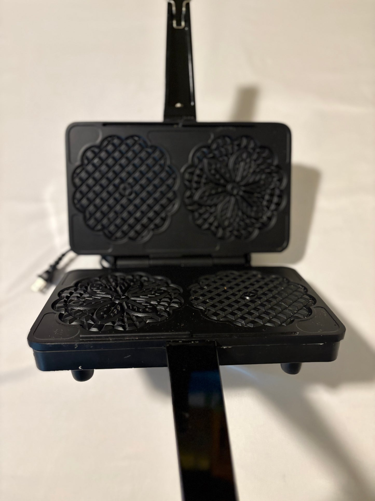 VillaWare Model 5000NS Pizzelle Maker Flower Waffle Iron Italian Cookie Baker