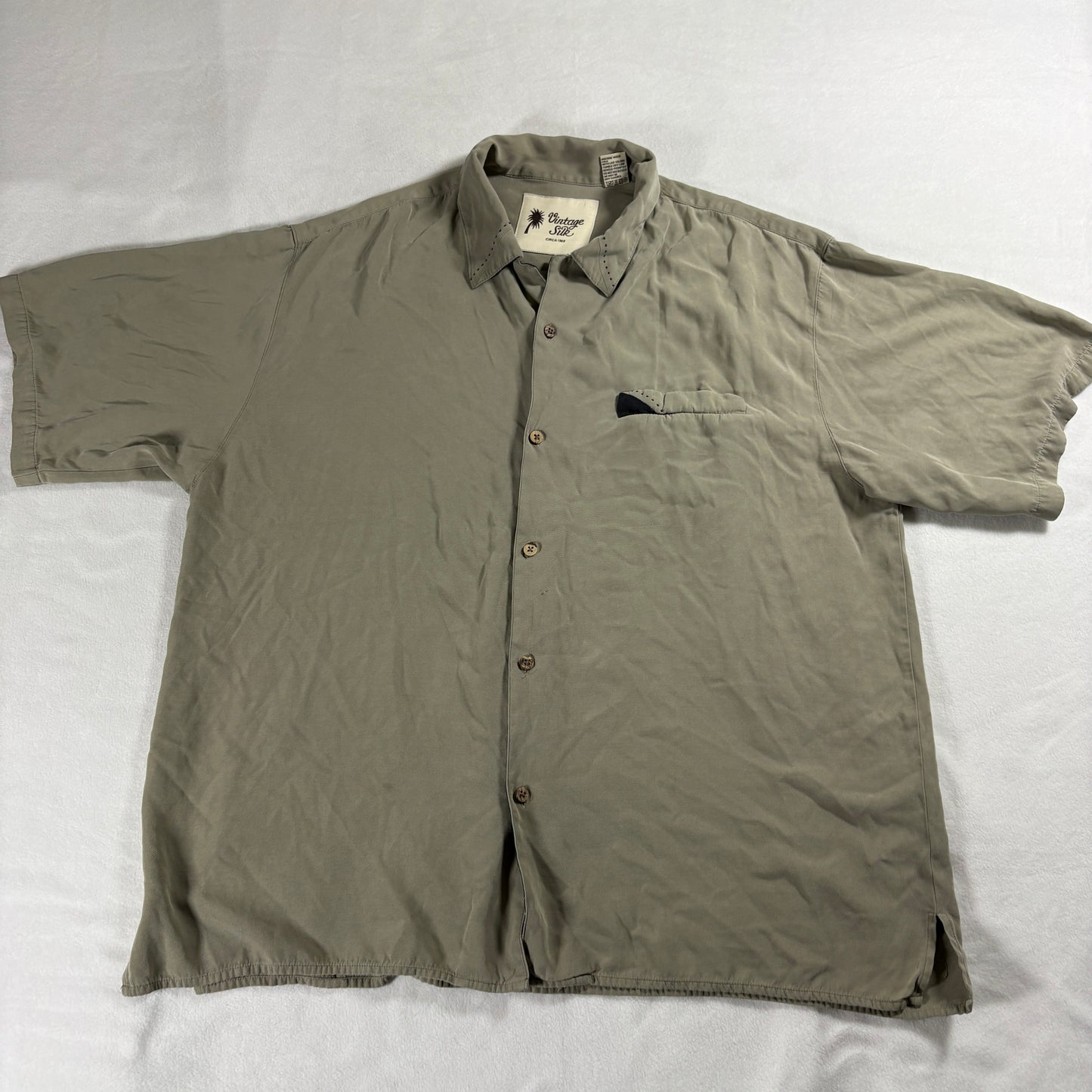 Vintage Silk Mens XL Button Up Shirt 100% Silk Short Sleeve Pocket Casual Retro!
