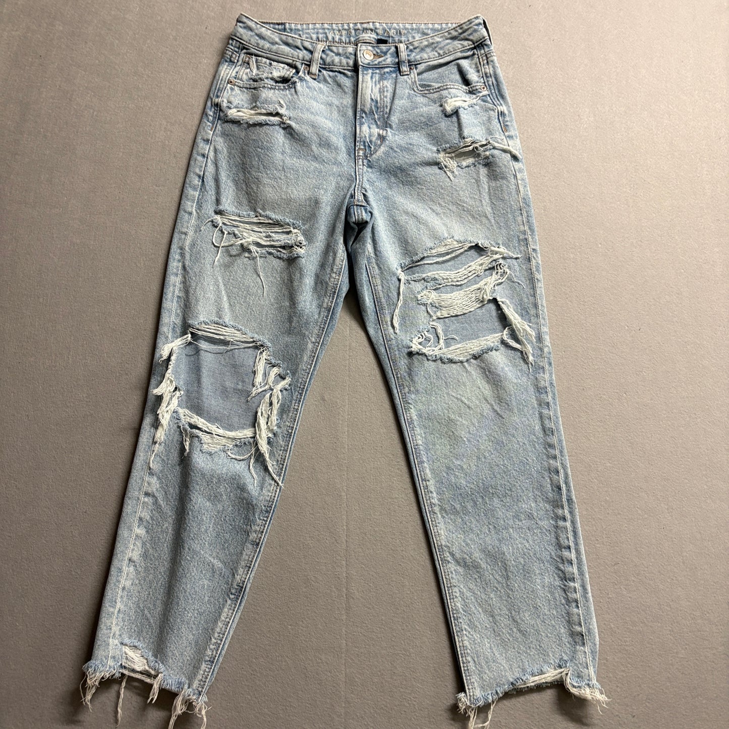 AE Ripped Mom Jeans Distressed Light Wash Y2K Baggy Size 8 Fits Like 30x26