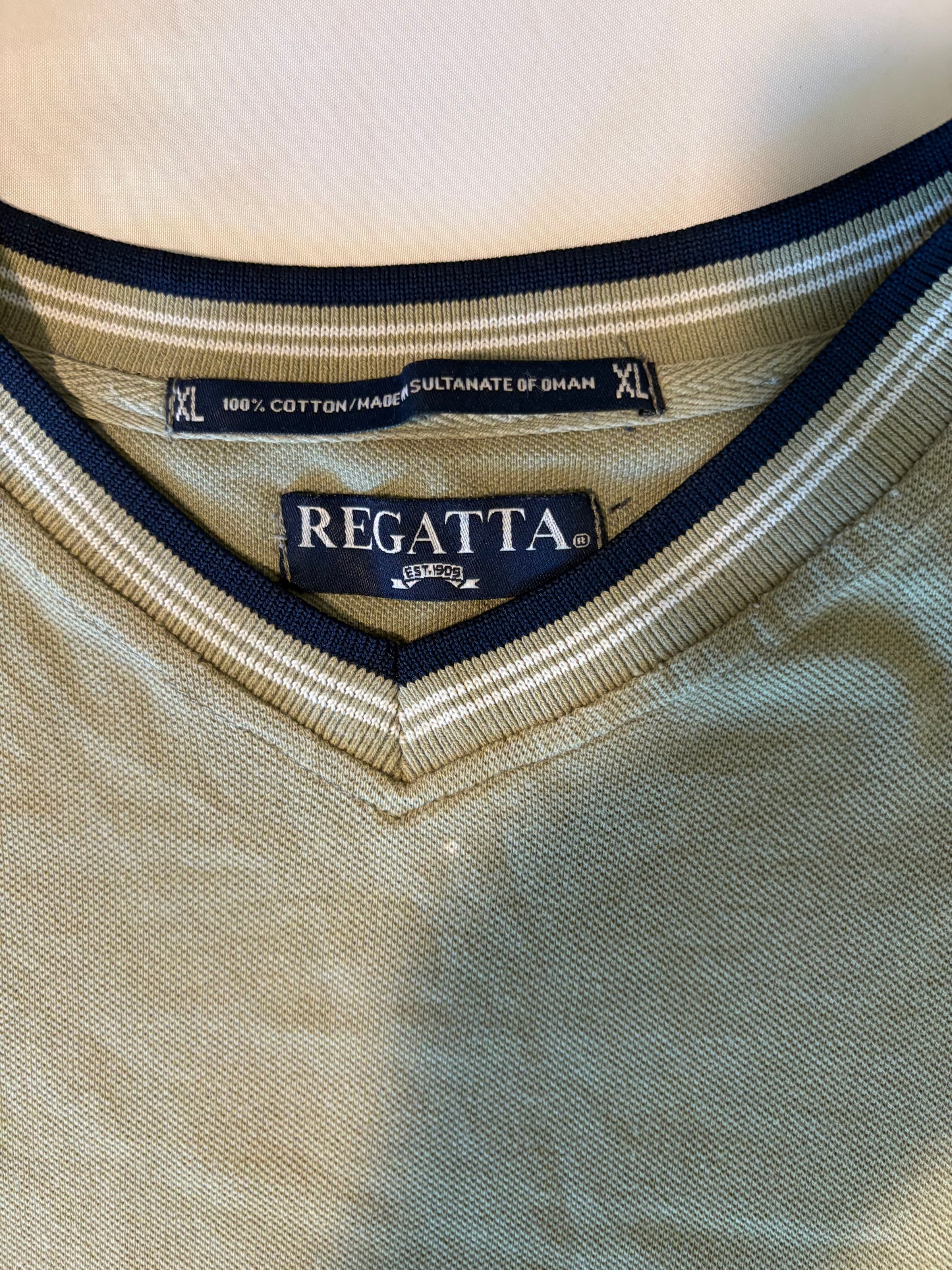 Regatta XL Men’s V-Neck Shirt Olive Green 100% Cotton Casual Vintage Oman