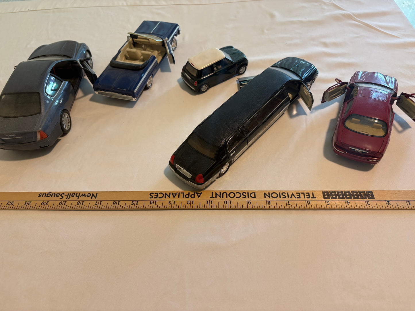 Lot of 5 Die-Cast Metal Cars β 1:24 Scale Assorted Models β Limo, Mini, Convertible