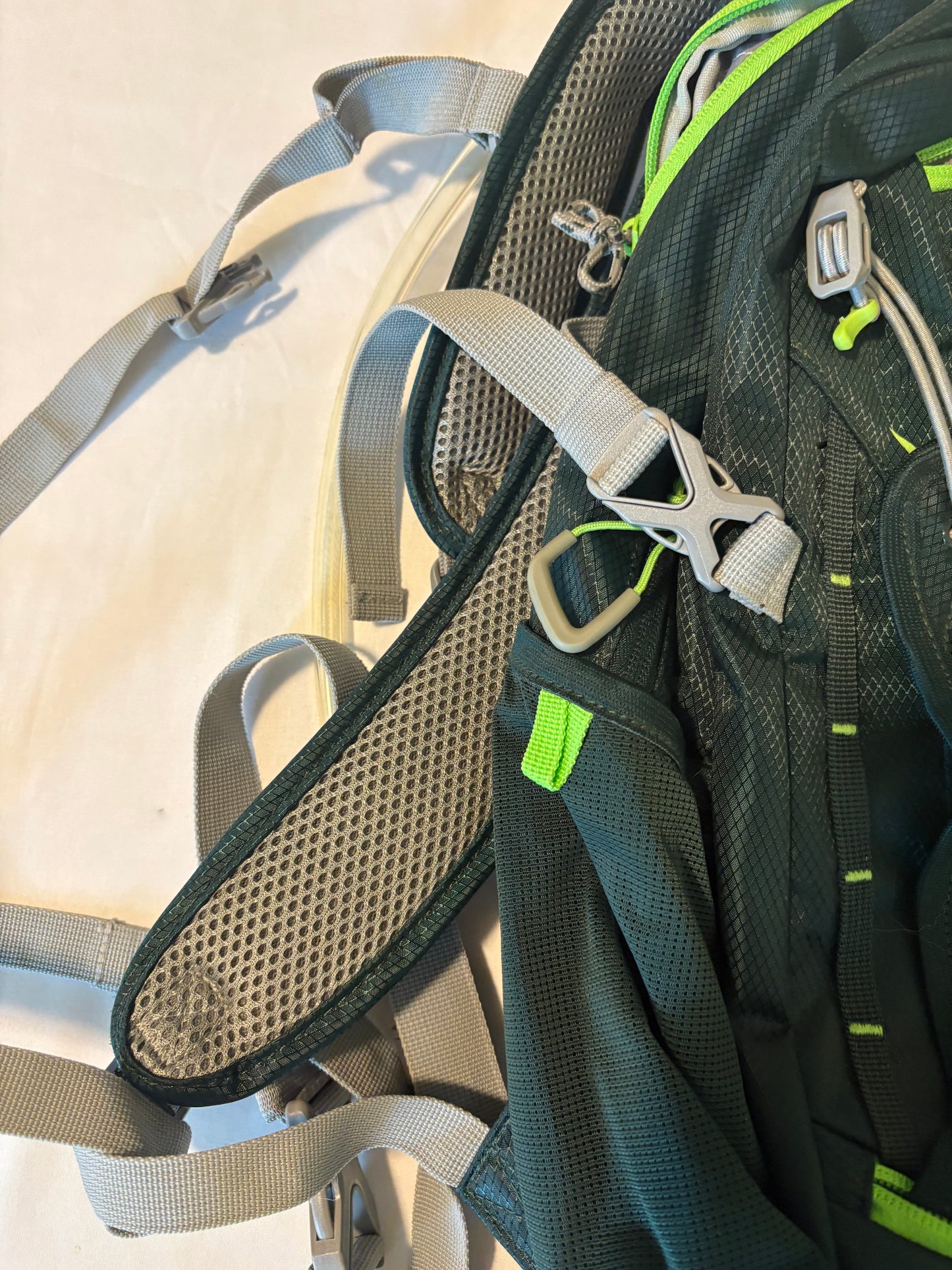 Outdoor Products Hydration Backpack with CamelBak Tube – Green/Gray – NWT