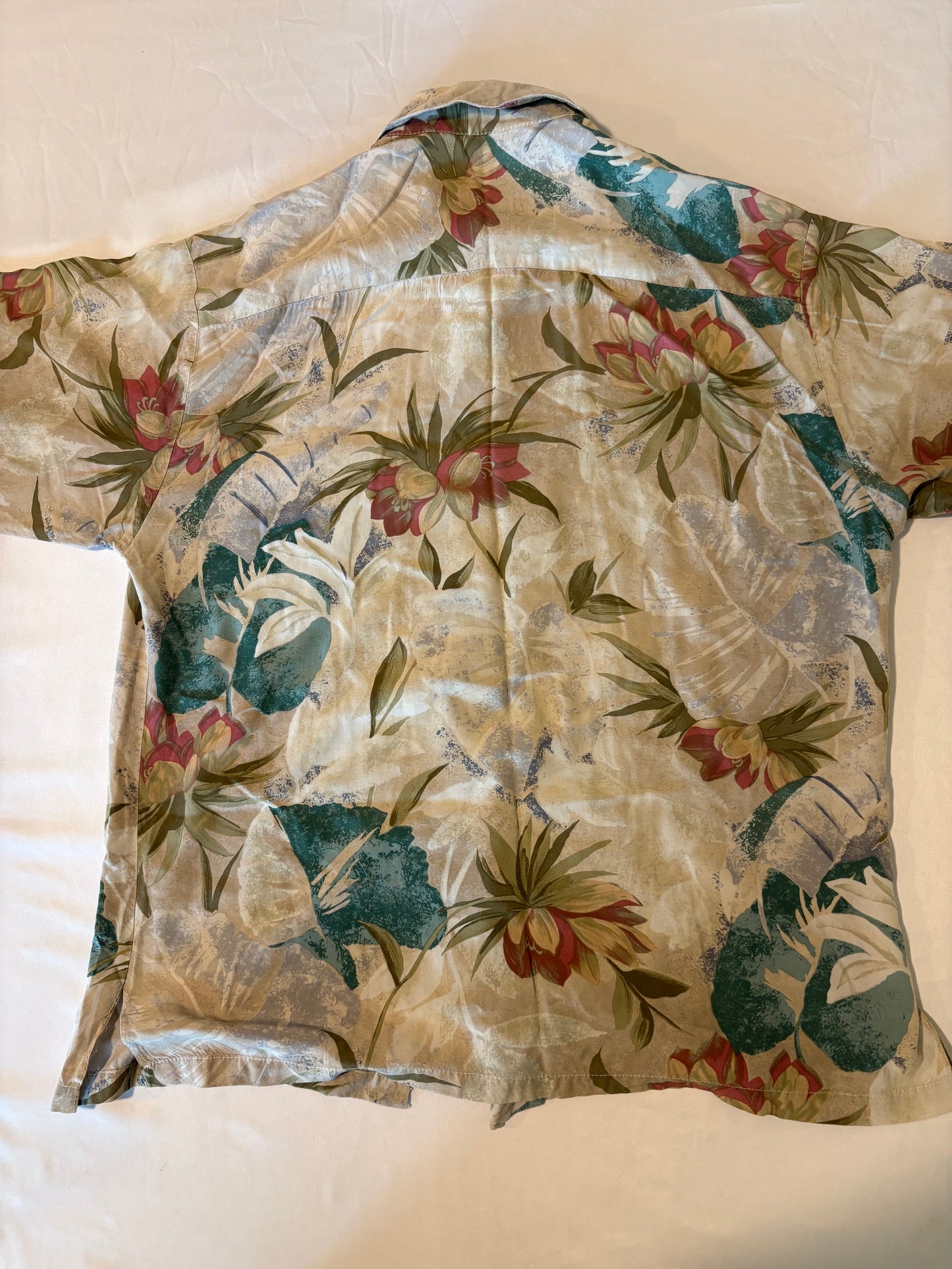 Tori Richard Men's Hawaiian Shirt M Floral Tropical Aloha Camp Button Up Vtg