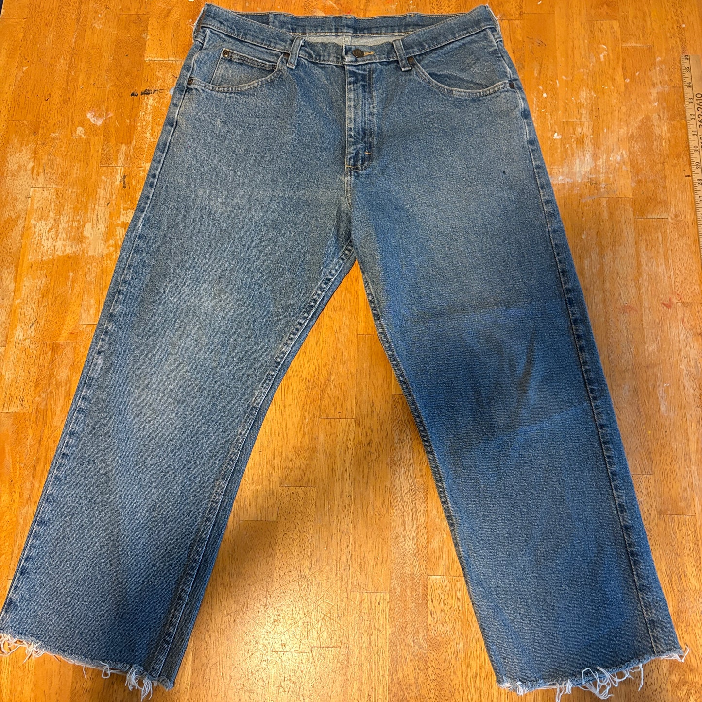 Vintage Wrangler Relaxed Fit Jeans 34x32 Fits Like X Blue Workwear Raw Hem