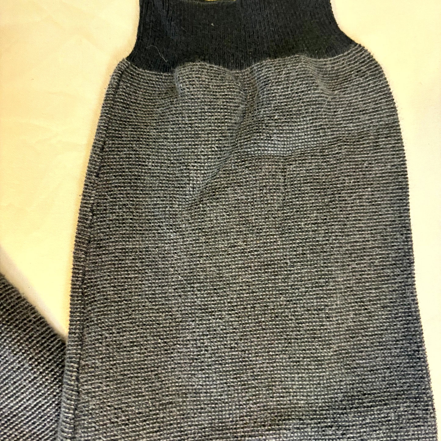 Calvin Klein Men’s Two-Tone Gray Crewneck Sweater L – Charcoal/Graphite Knit