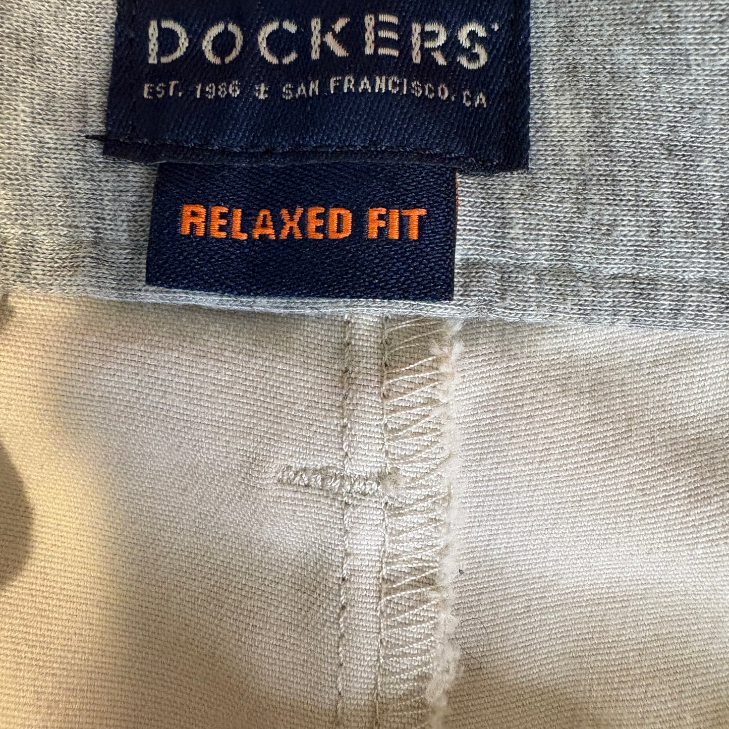 Dockers Men’s Khaki Pants Relaxed Fit Pleated Front Beige W33 L32