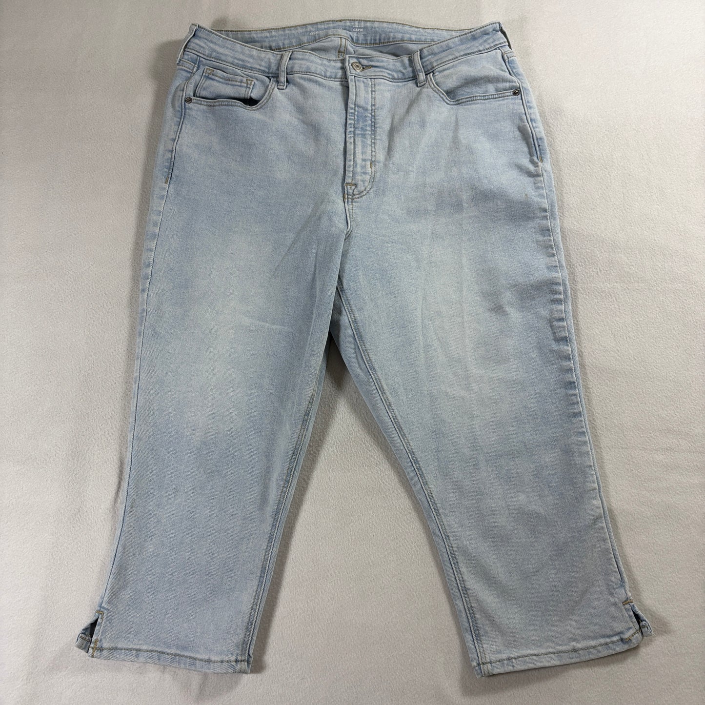 High Rise Capri Jeans Light Wash Stretch Old Navy 16 Tall Fits Like 34X21 Denim