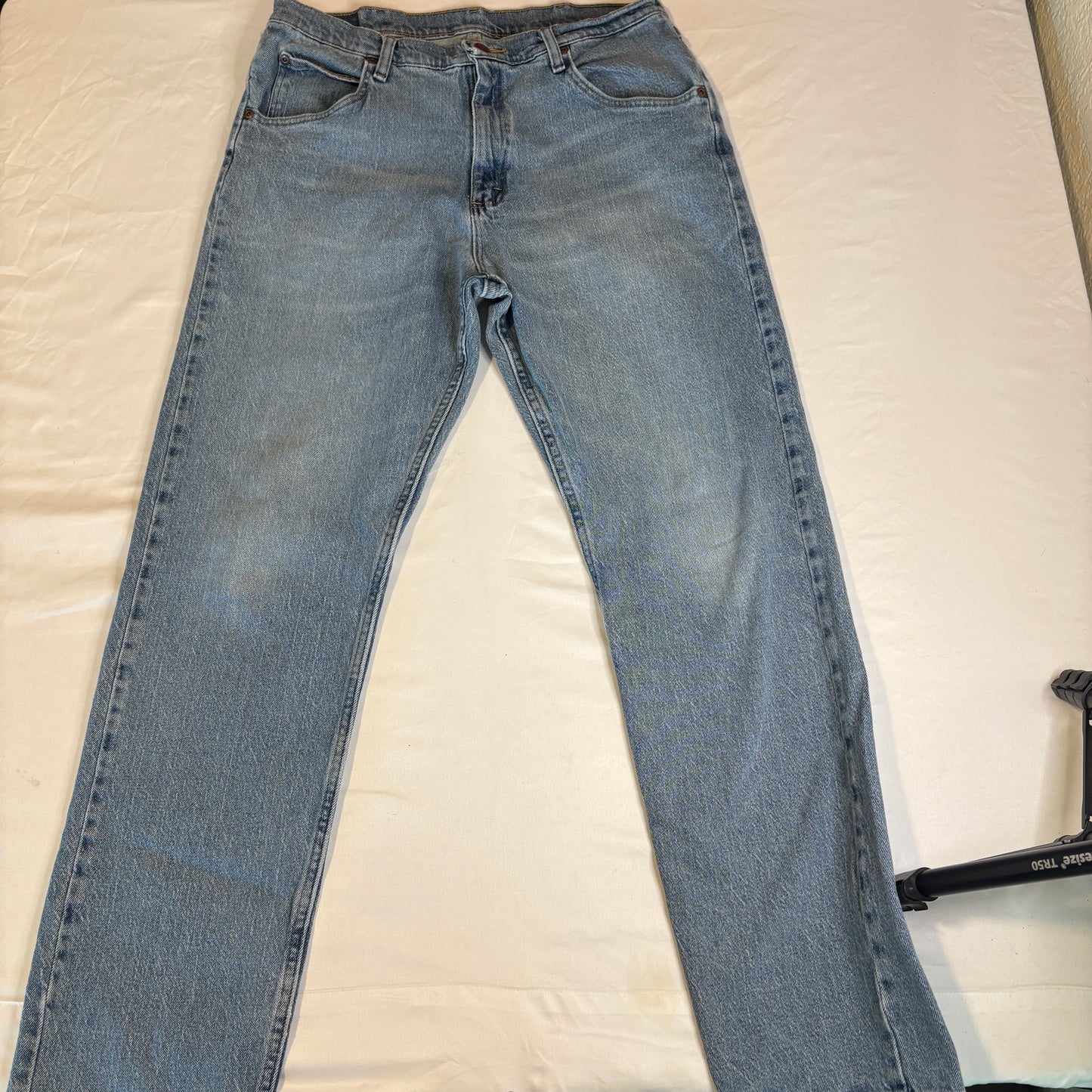 Wrangler Jeans Men’s 34x32 Blue Denim Straight Leg Comfort Stretch Mid Rise