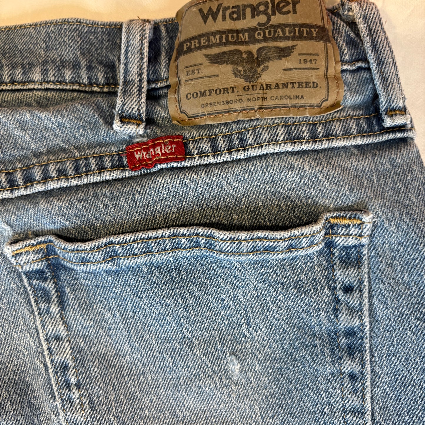 Wrangler Jeans Men’s 34x32 Blue Denim Straight Leg Comfort Stretch Mid Rise