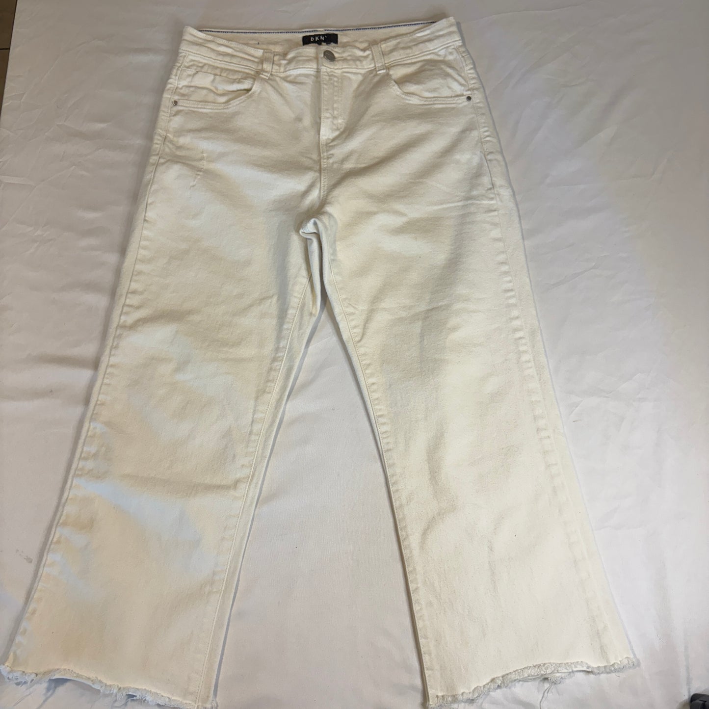DKNY Women’s 2B Barrel Leg Jeans White Frayed Hem Cropped Denim Casual Pants